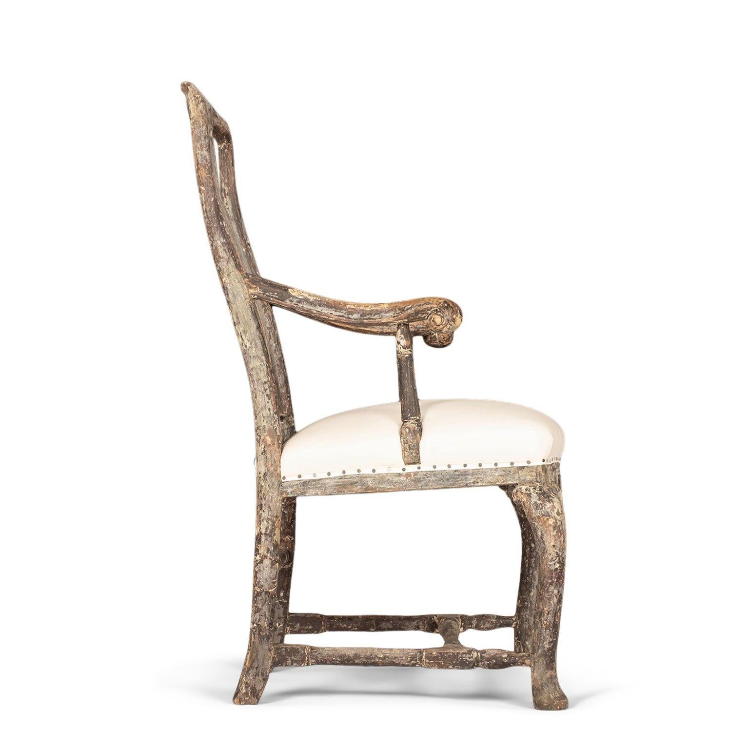 Fauteuil suédois peint rococo Bon état - En vente à Houston, TX