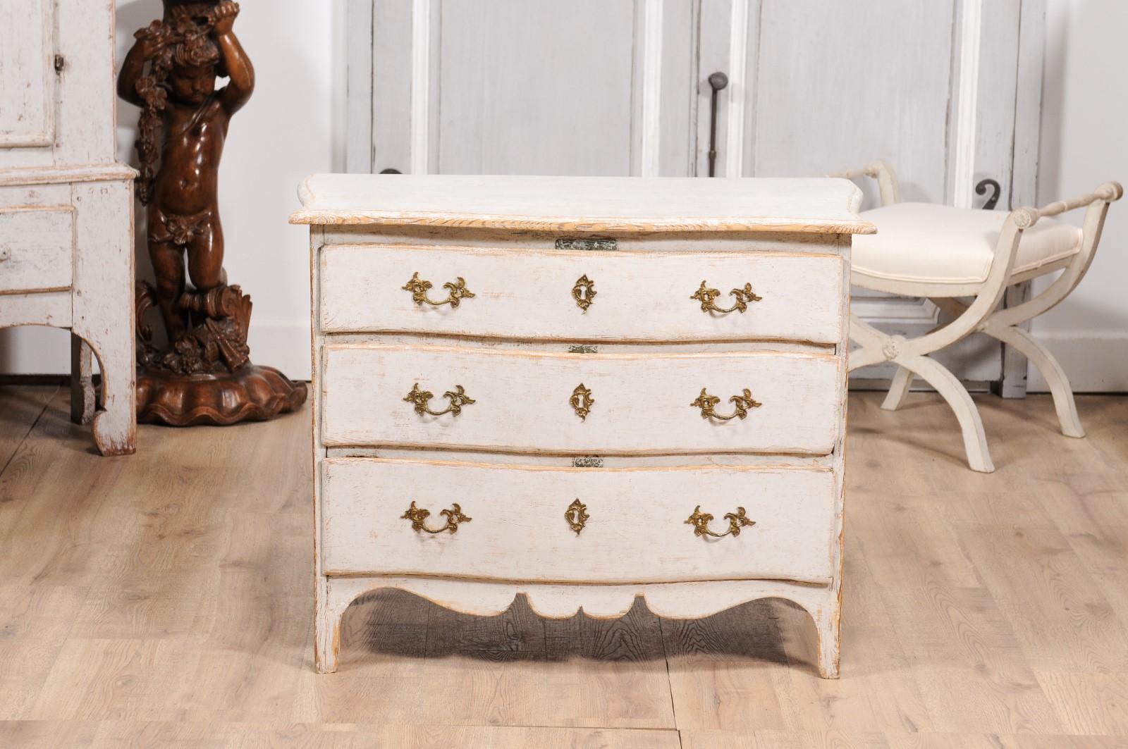 Rococo Period 1770s Swedish Gray Cream Painted and Carved Three-Drawer Commode For Sale 8