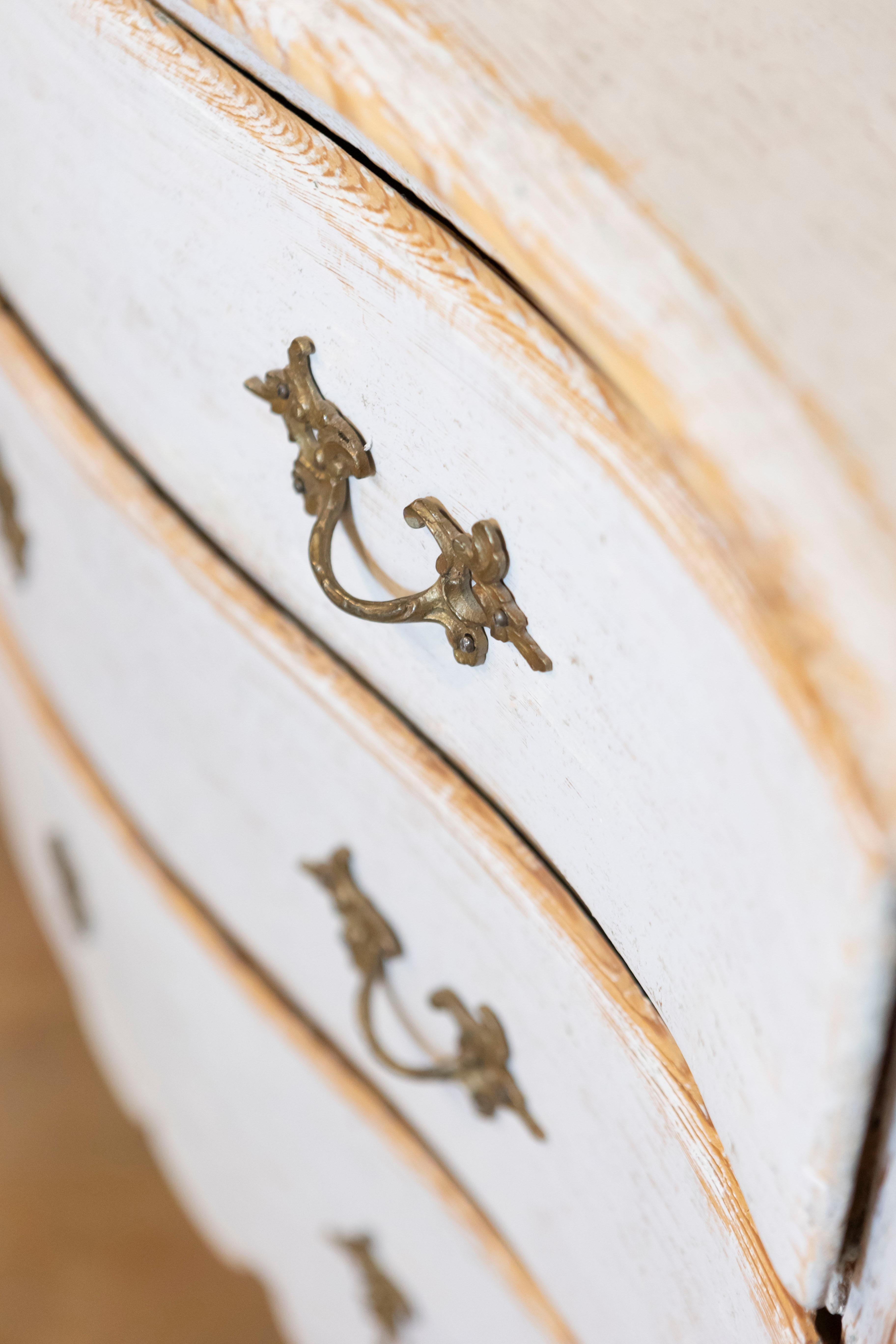 Rococo Period 1770s Swedish Gray Cream Painted and Carved Three-Drawer Commode For Sale 1