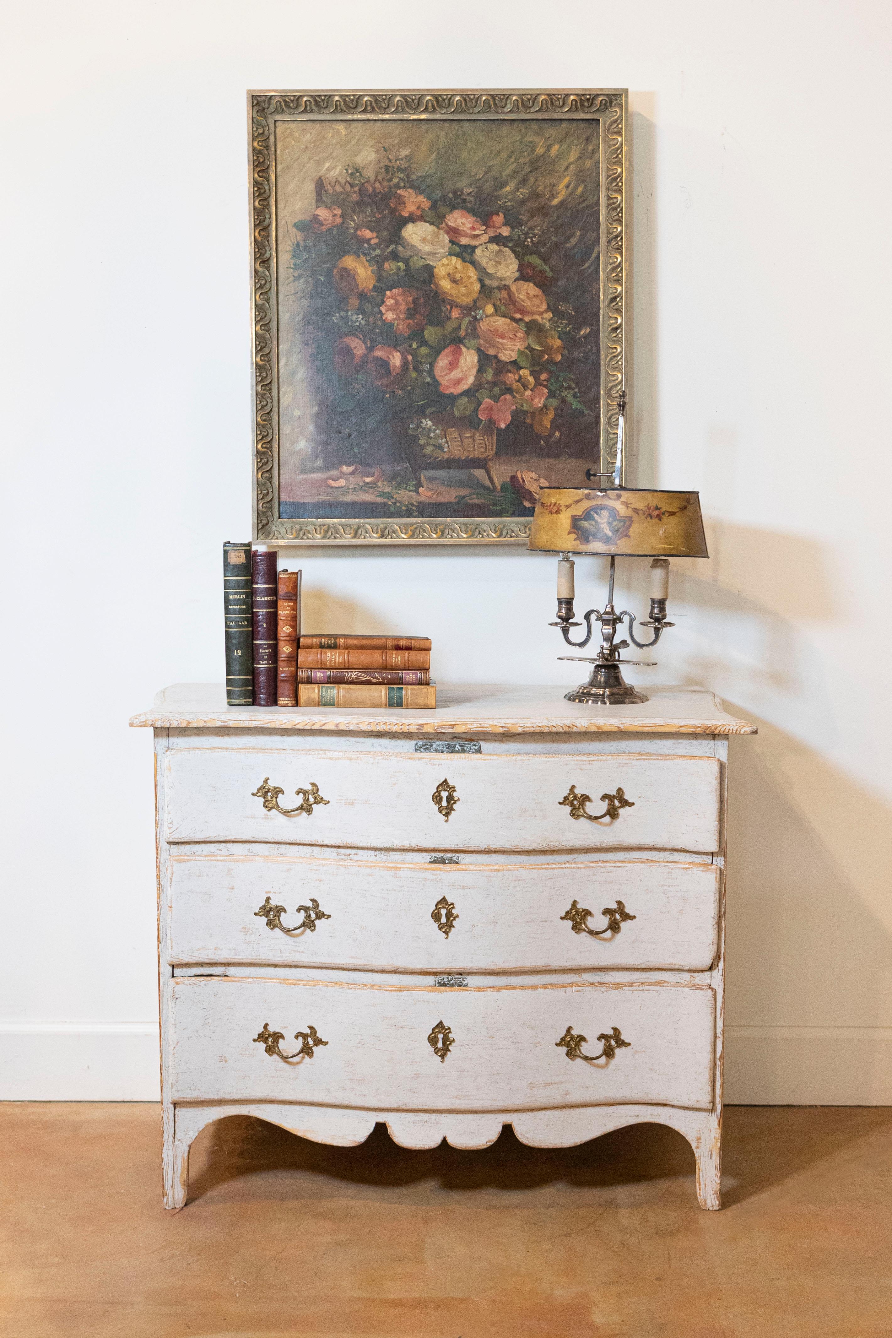 Rococo Period 1770s Swedish Gray Cream Painted and Carved Three-Drawer Commode For Sale 4