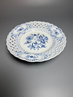 Table à fruits en porcelaine rococo Meissen Porcelain Blue Onion Central Piece 20th Century