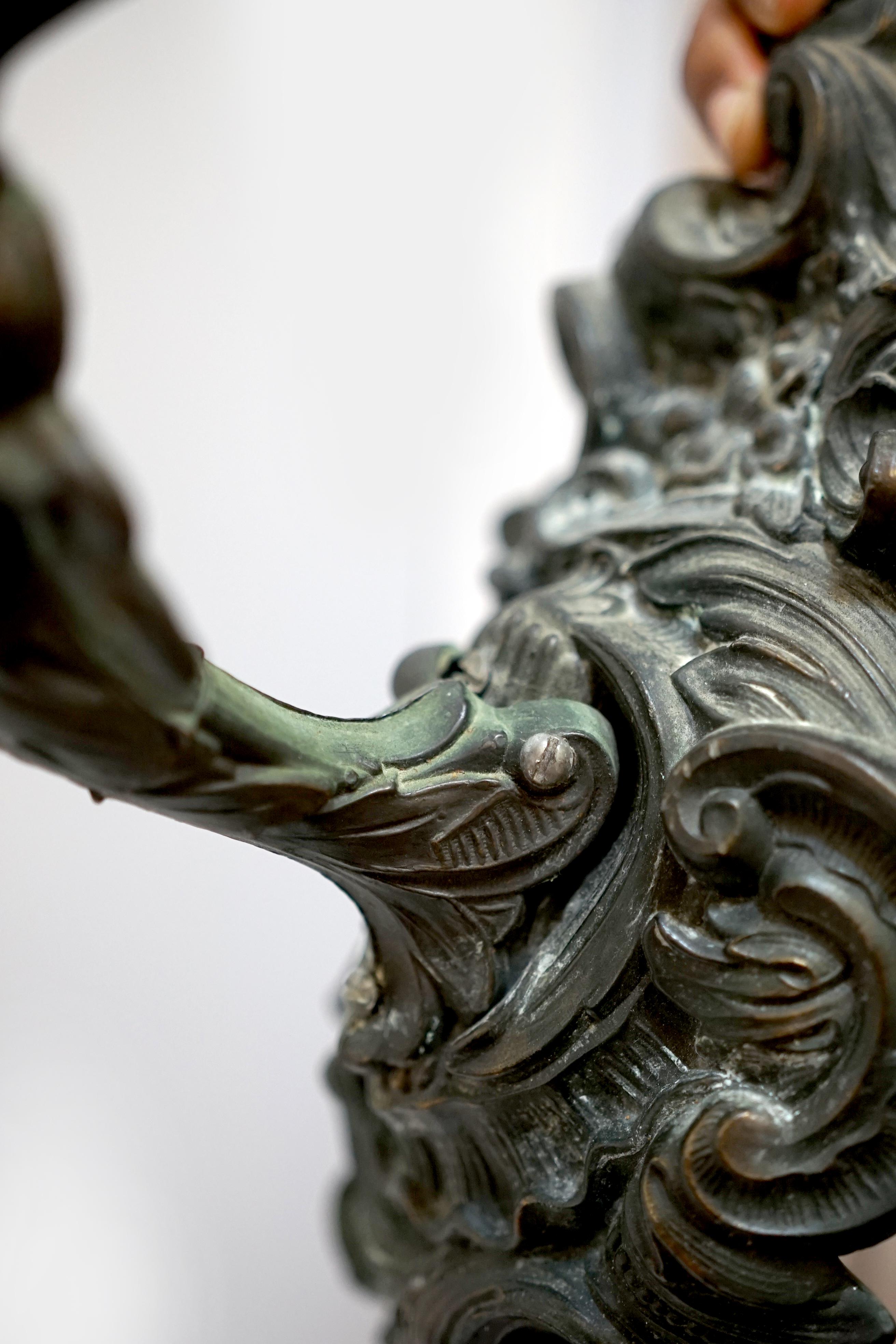 Französische Bronze-Engel-Wandleuchter im Rokoko-Stil des 19. Jahrhunderts im Angebot 3