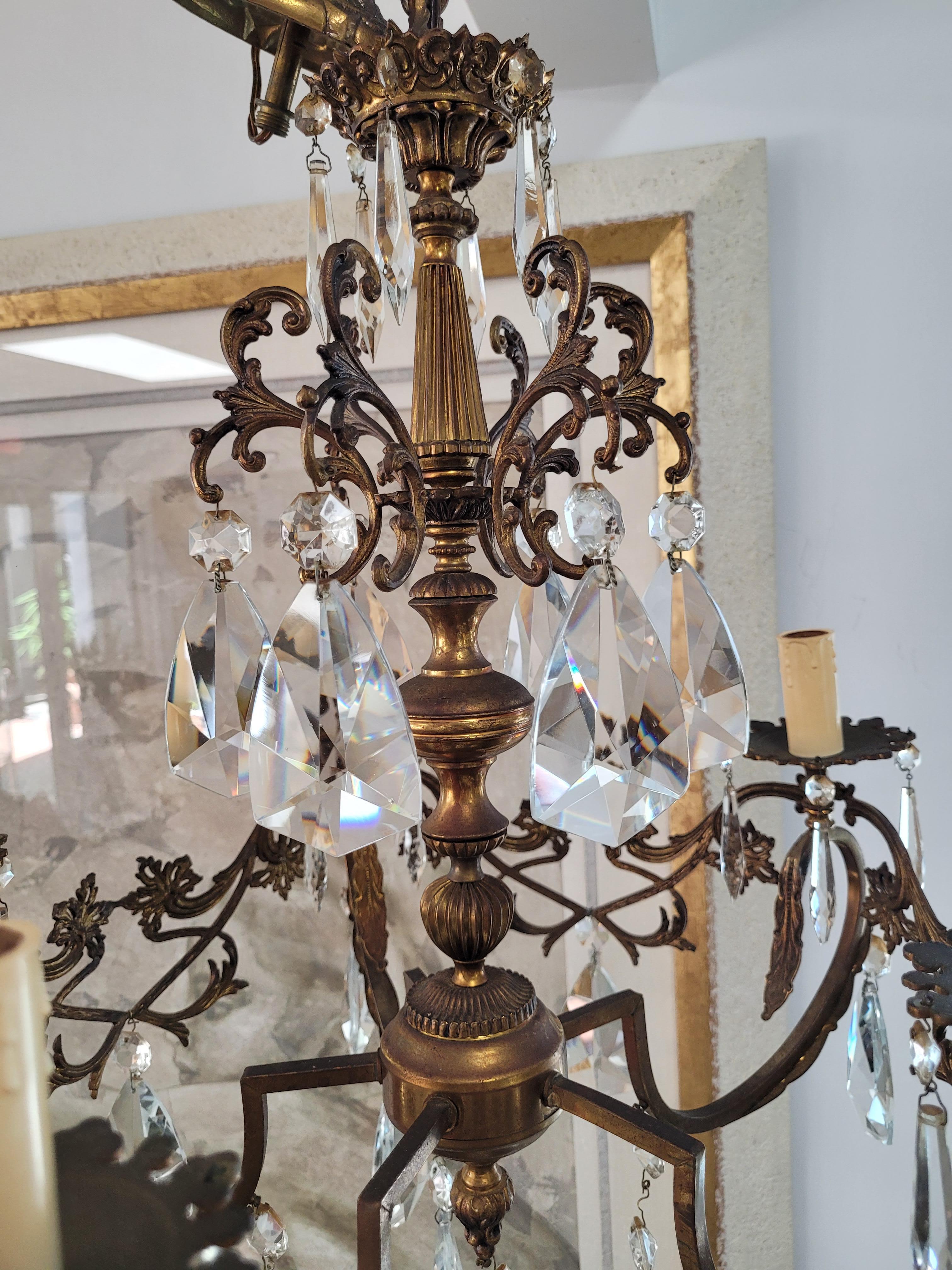 XIX secolo Lampadario rococò in bronzo e cristallo, fine XIX-inizio XX secolo in vendita