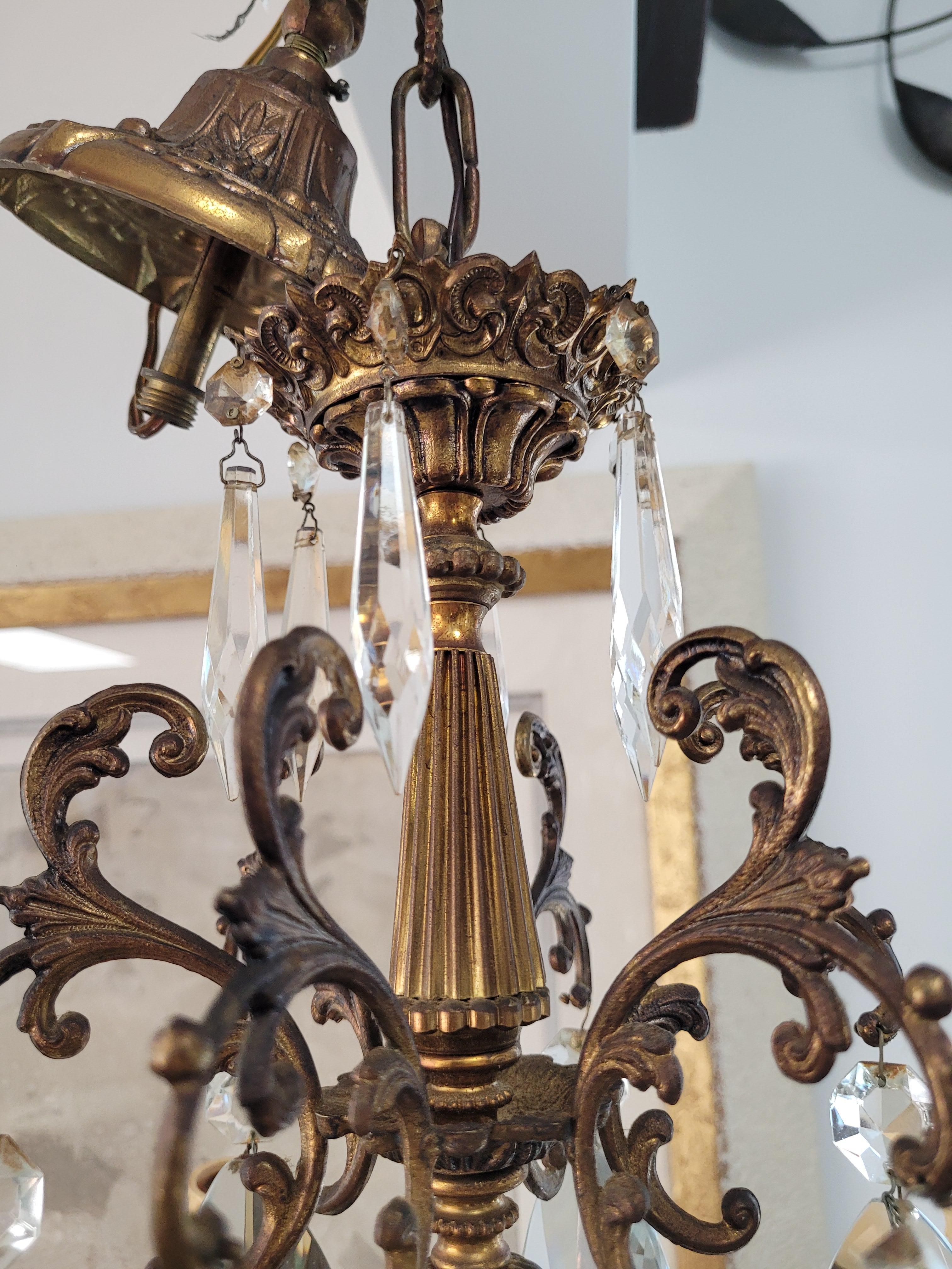 Bronzo Lampadario rococò in bronzo e cristallo, fine XIX-inizio XX secolo in vendita