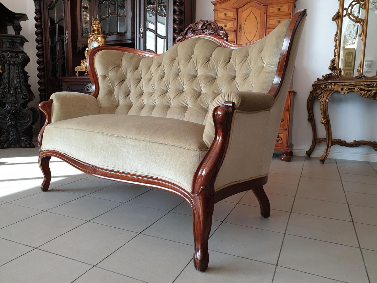 Rococo Revival /Chippendale sofa, a representative piece of exceptional beauty and class.
Interesting, extremely neat and adjustable sofa in the Rococo Revival style (the so-called third rococo), with a crown borrowed from the Chippendale style,