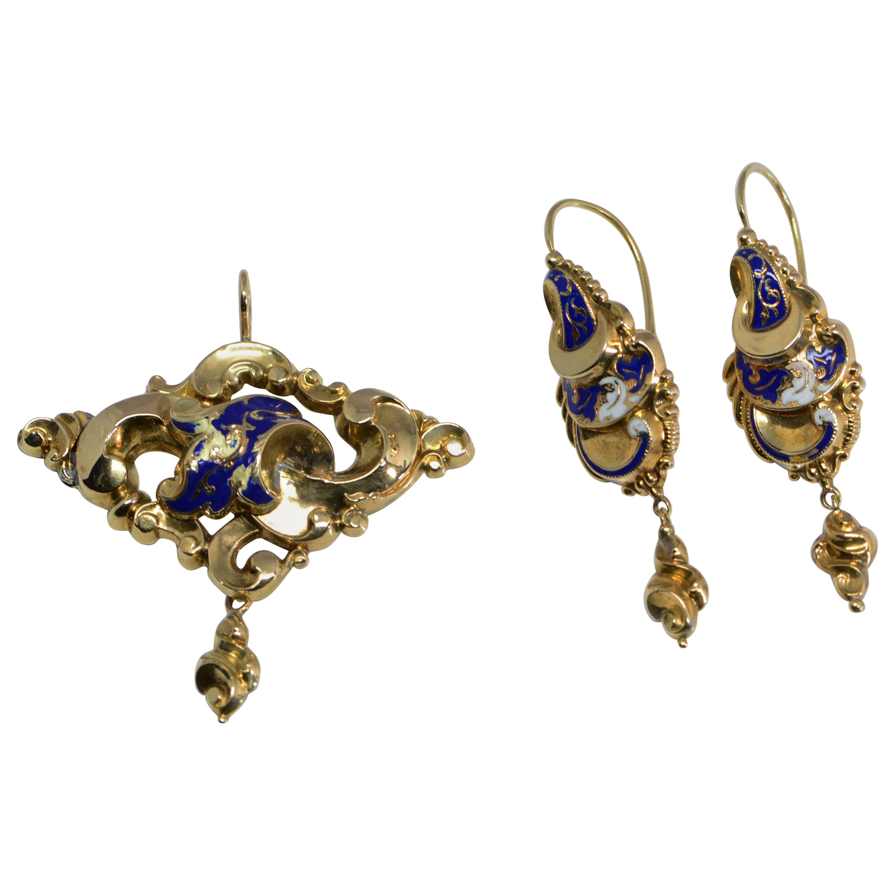 Rococo Revival Demiparure Enameled Earrings and Pendant 14 Karat Yellow Gold For Sale