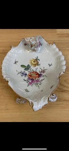 Ciotola con piede in porcellana di Dresden in stile rococò, di Helena Wolfsohn, 1890 ca.