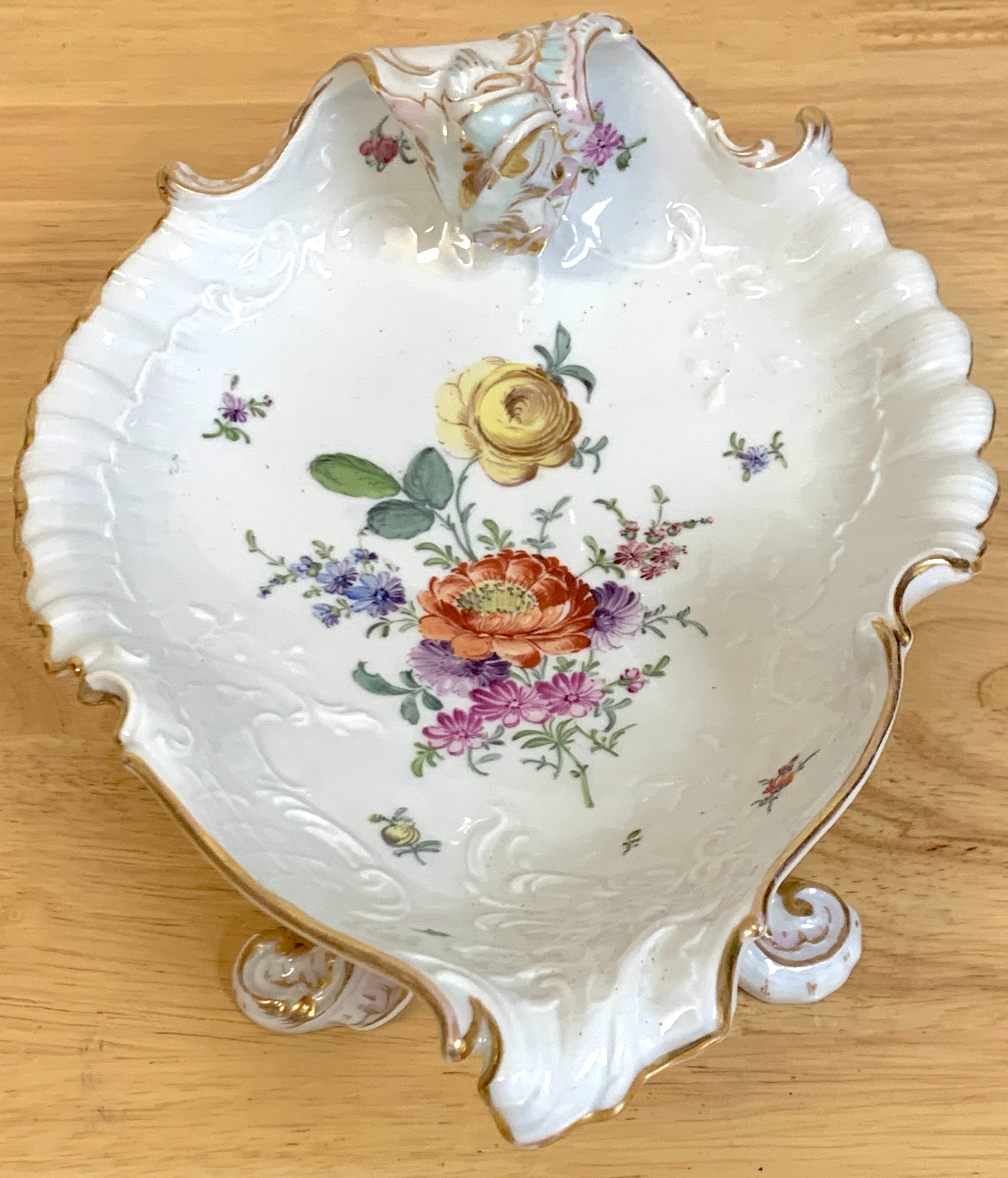 Dresden Porcelain Schale mit Fuß im Rokoko-Stil, von Helena Wolfsohn, um 1890 (19. Jahrhundert) im Angebot