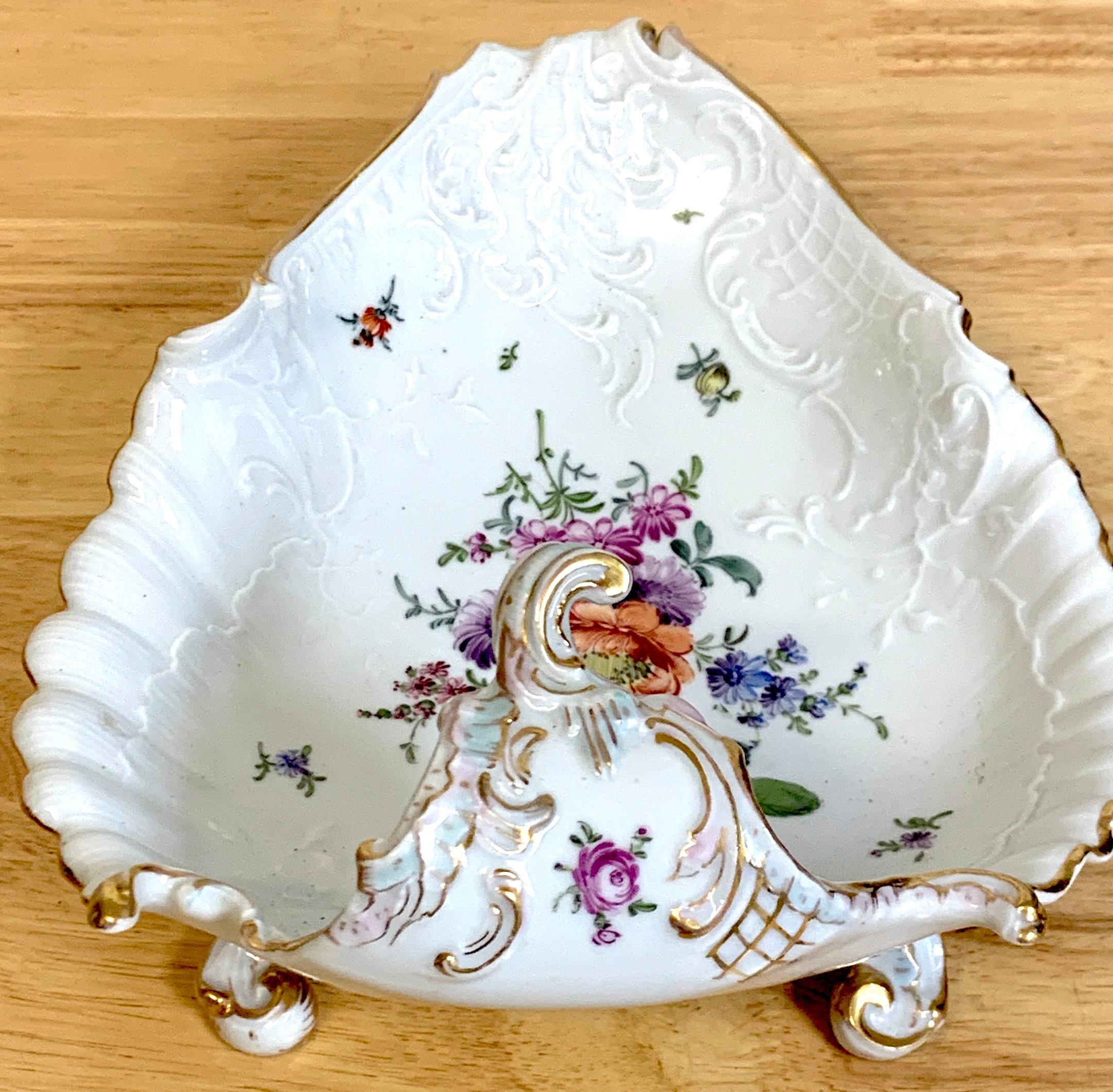 Dresden Porcelain Schale mit Fuß im Rokoko-Stil, von Helena Wolfsohn, um 1890 im Angebot 1
