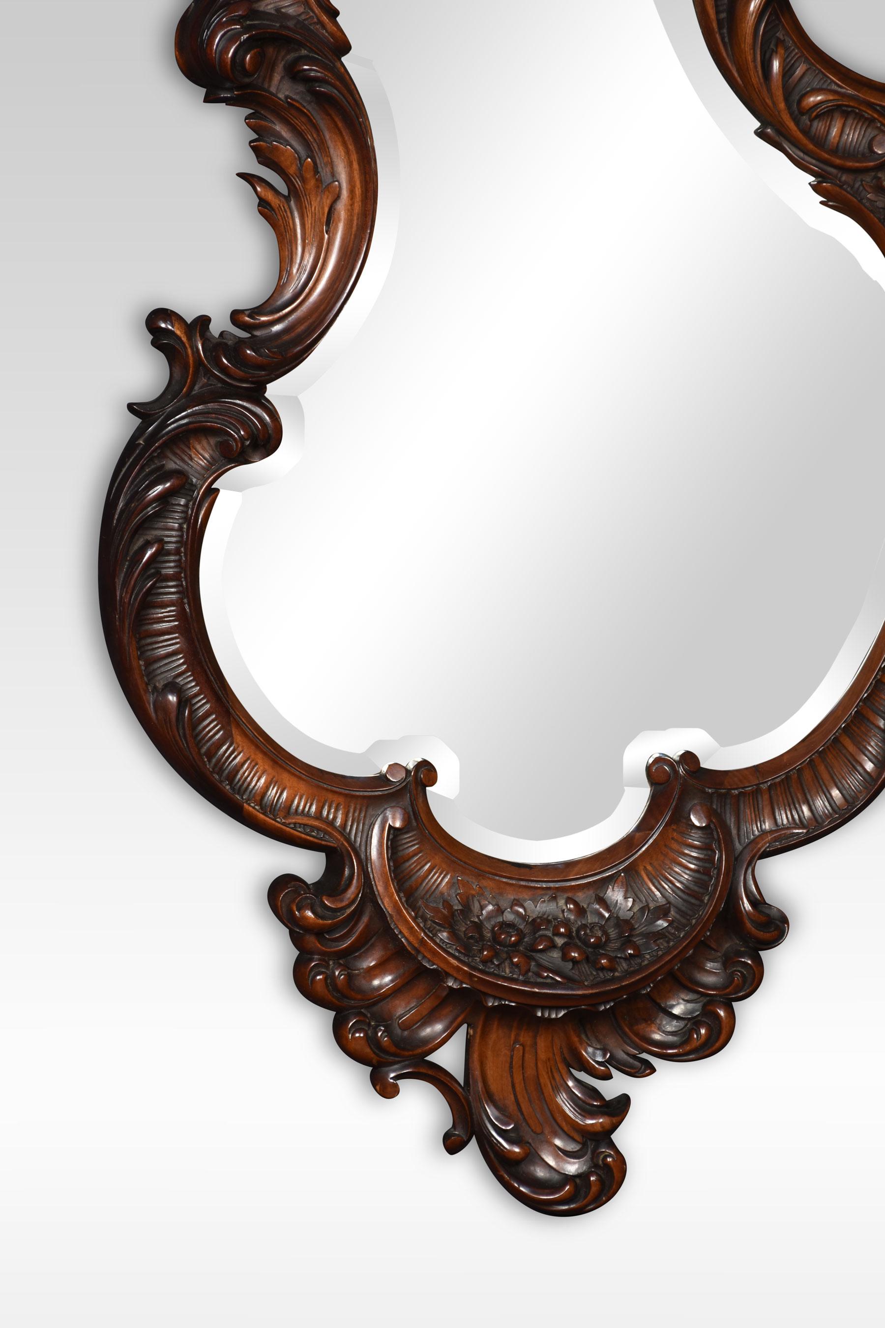 20ième siècle Miroir mural en acajou de style néo-rococo en vente