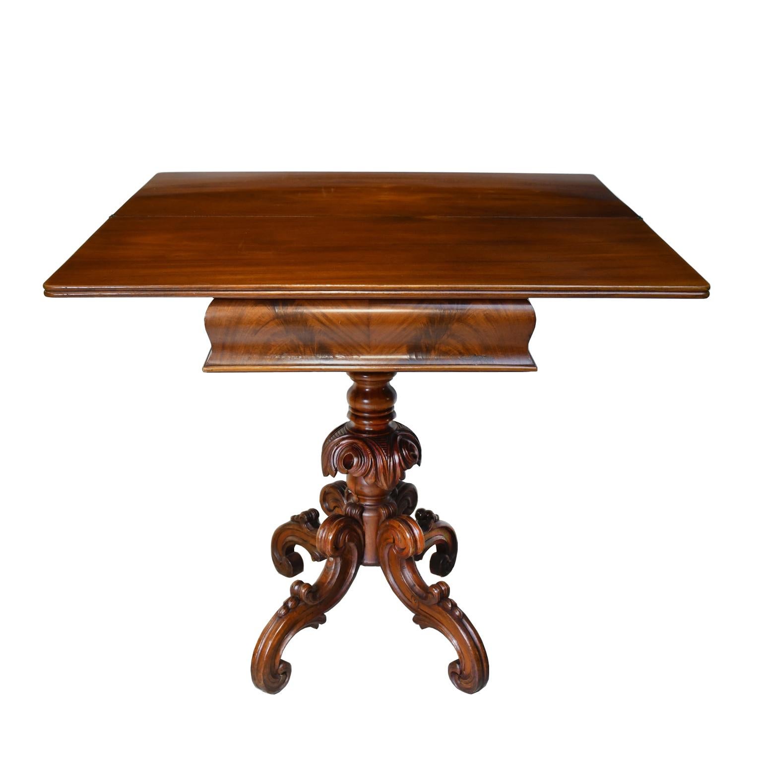 Rococo-Revival Scandinavian Game Table, circa 1850 In Good Condition For Sale In Miami, FL