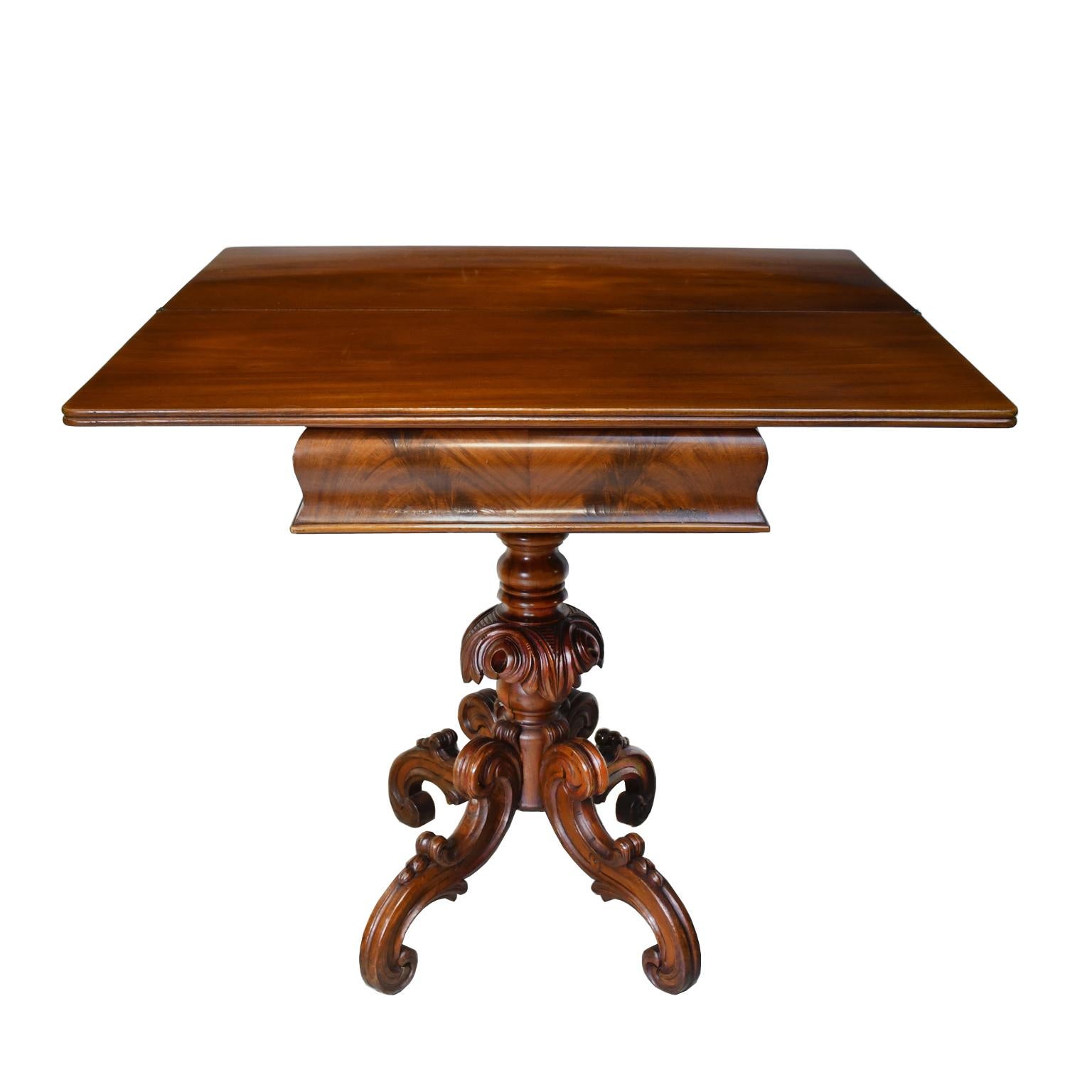 Poli Table de jeu scandinave de la période rococo-Revival, vers 1850 en vente