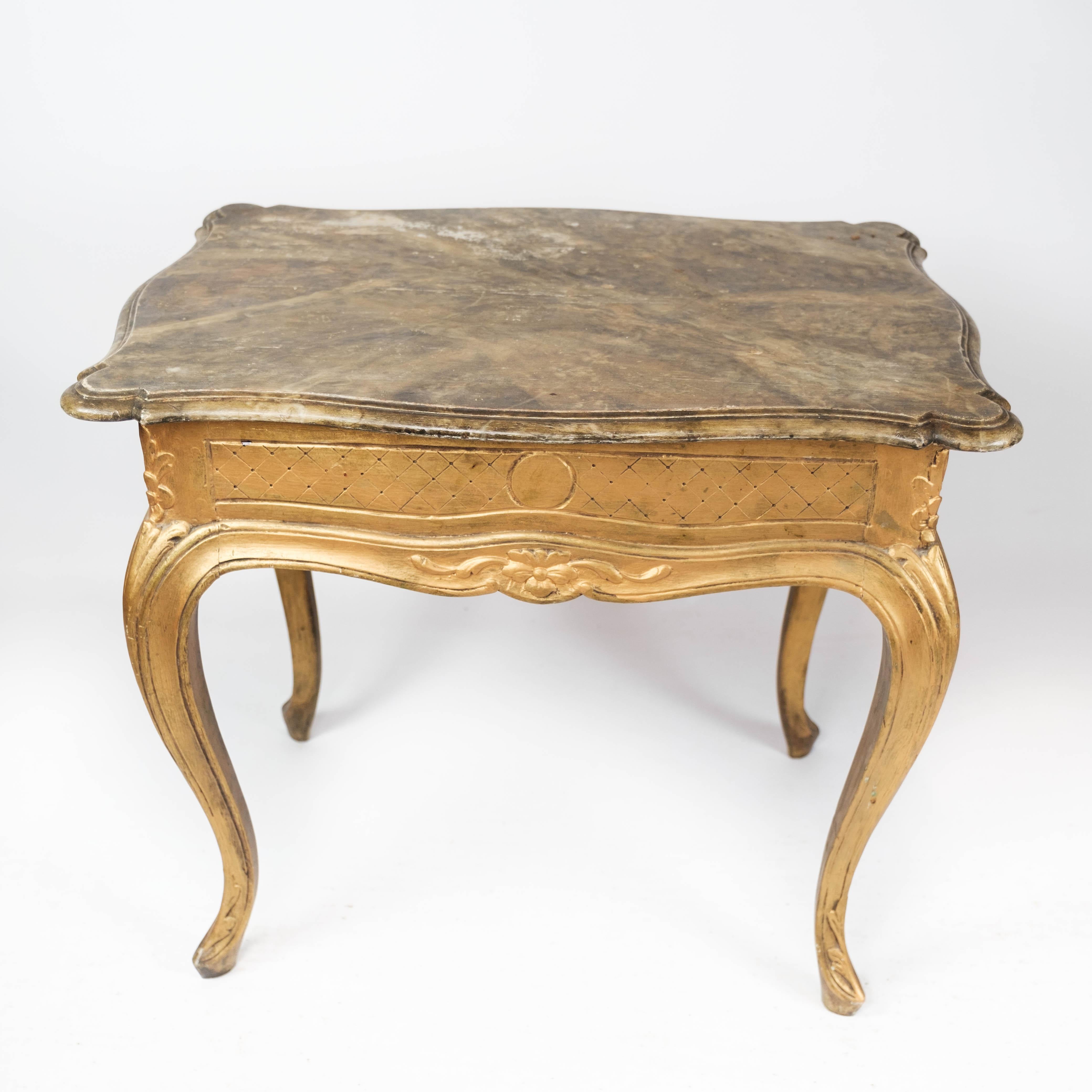 Rococo Revival side table with marbled tabletop and frame of gilded wood, in great antique condition from the 1860s.