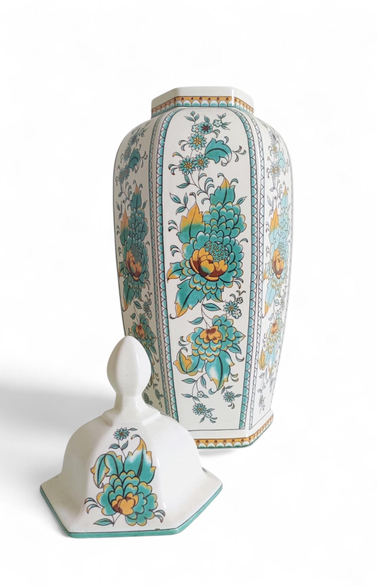 Rococo Revival Spanish Manises Porcelain Lidded Urn by Hispania/Lladró, Signed In Excellent Condition For Sale In Valencia, VC