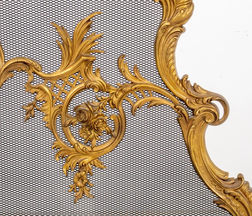 Rococo Revival Style Gilt Brass Fire Screen In Good Condition For Sale In New York, NY