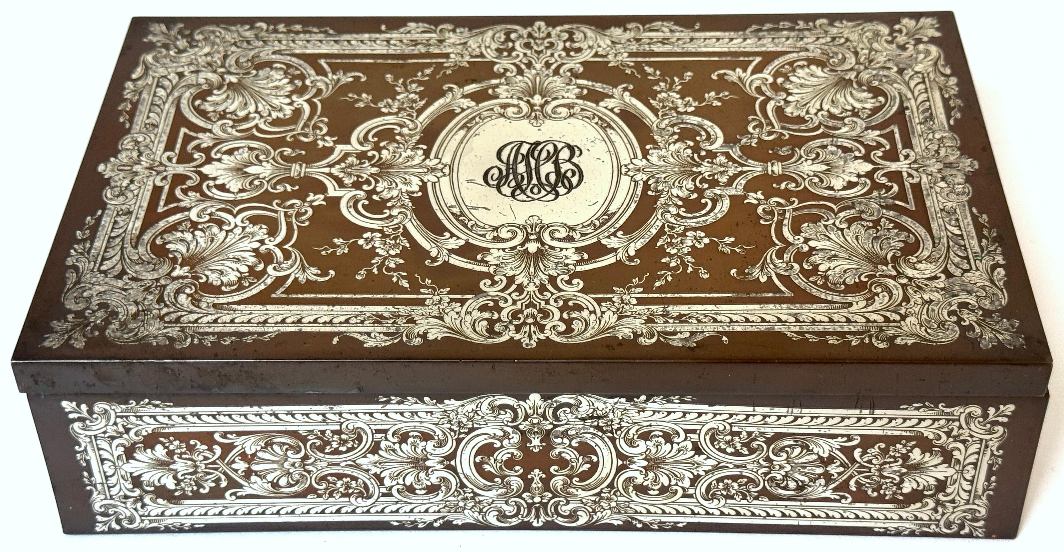 Gorham (Attribué) Humidor en métal mélangé, avec recouvrement en argent, de style néo-rococo, daté de 1870
États-Unis, Vers 1870
9,5