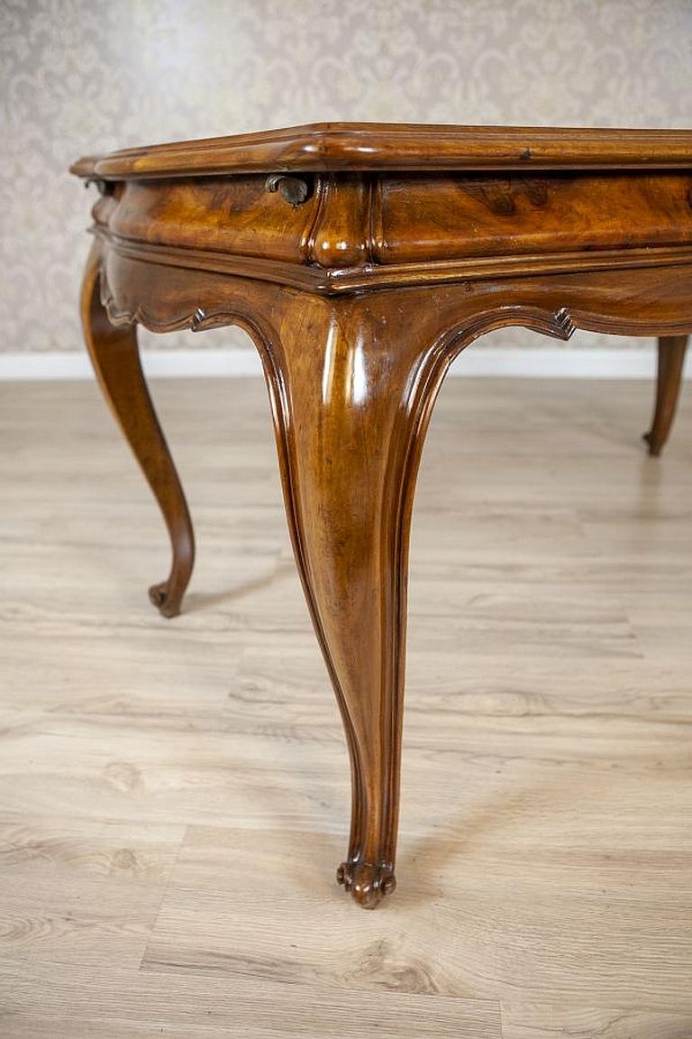 Rococo Revival Walnut Center Table From the Early 20th Century For Sale 6