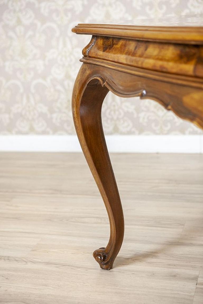 Rococo Revival Walnut Center Table From the Early 20th Century For Sale 7
