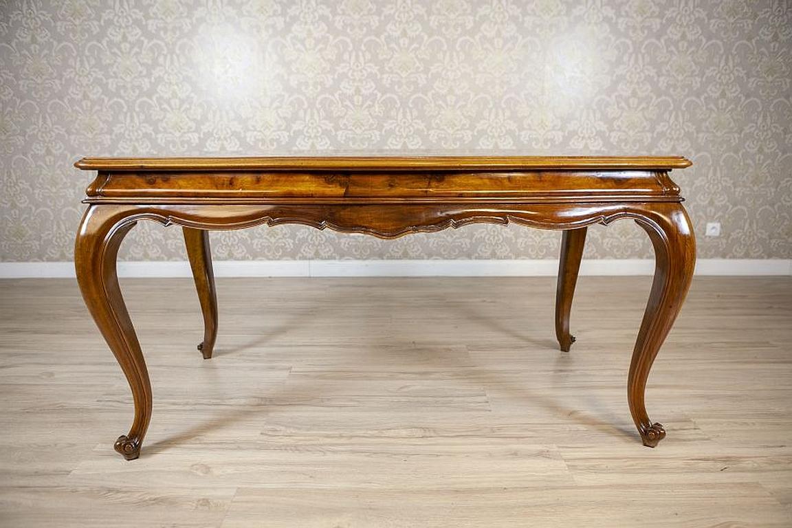 Rococo Revival Walnut Center Table From the Early 20th Century In Good Condition For Sale In Opole, PL