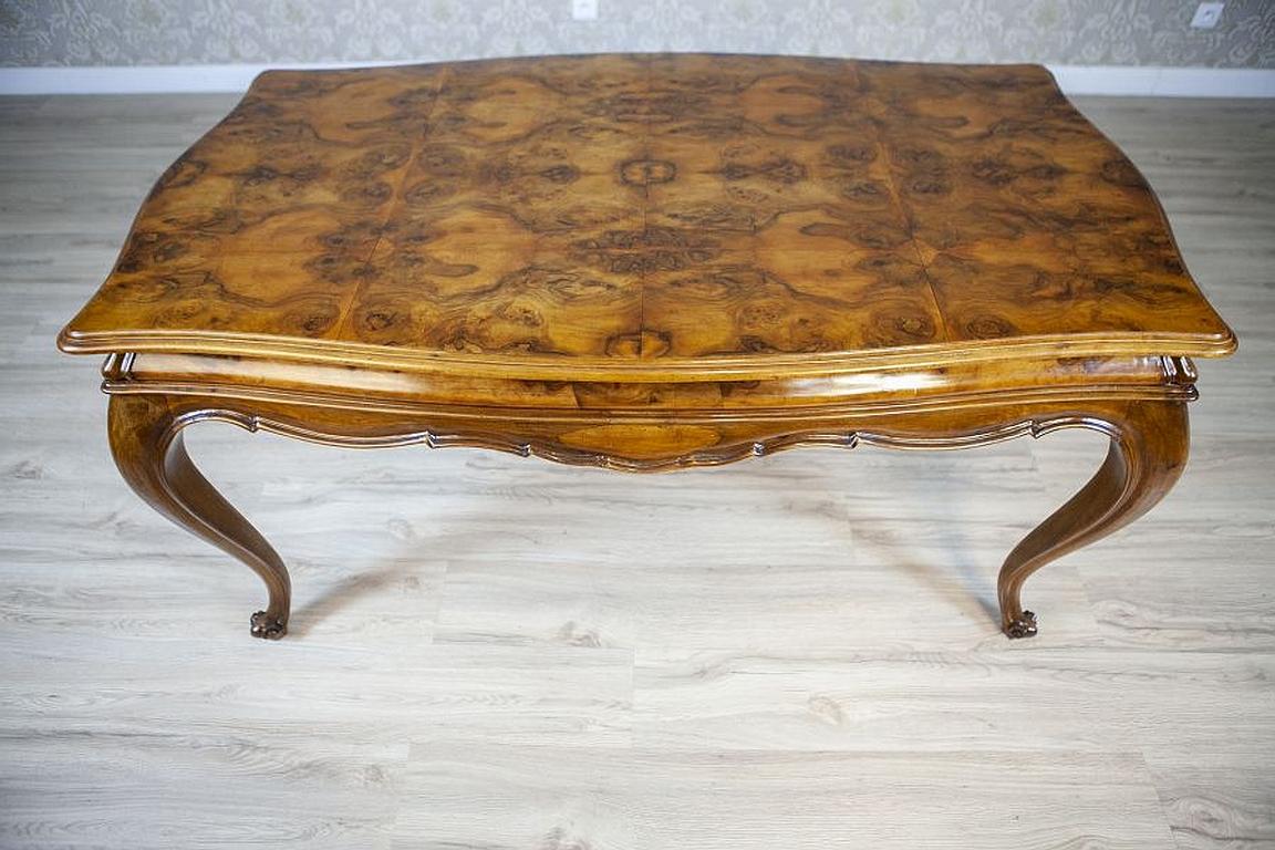 Rococo Revival Walnut Center Table From the Early 20th Century For Sale 1