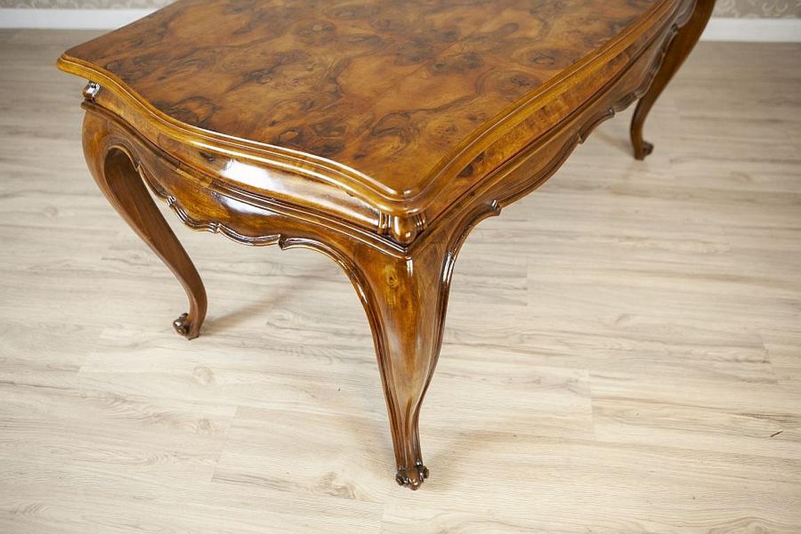 Rococo Revival Walnut Center Table From the Early 20th Century For Sale 3