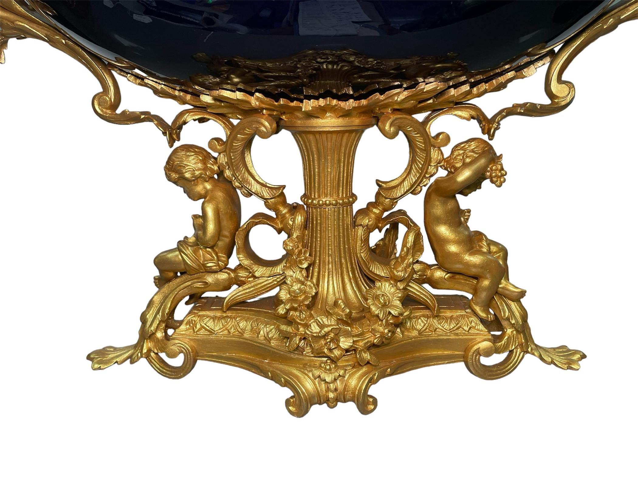 Centrotavola a ciotola in porcellana di bronzo in stile rococò Sèvres in vendita 3