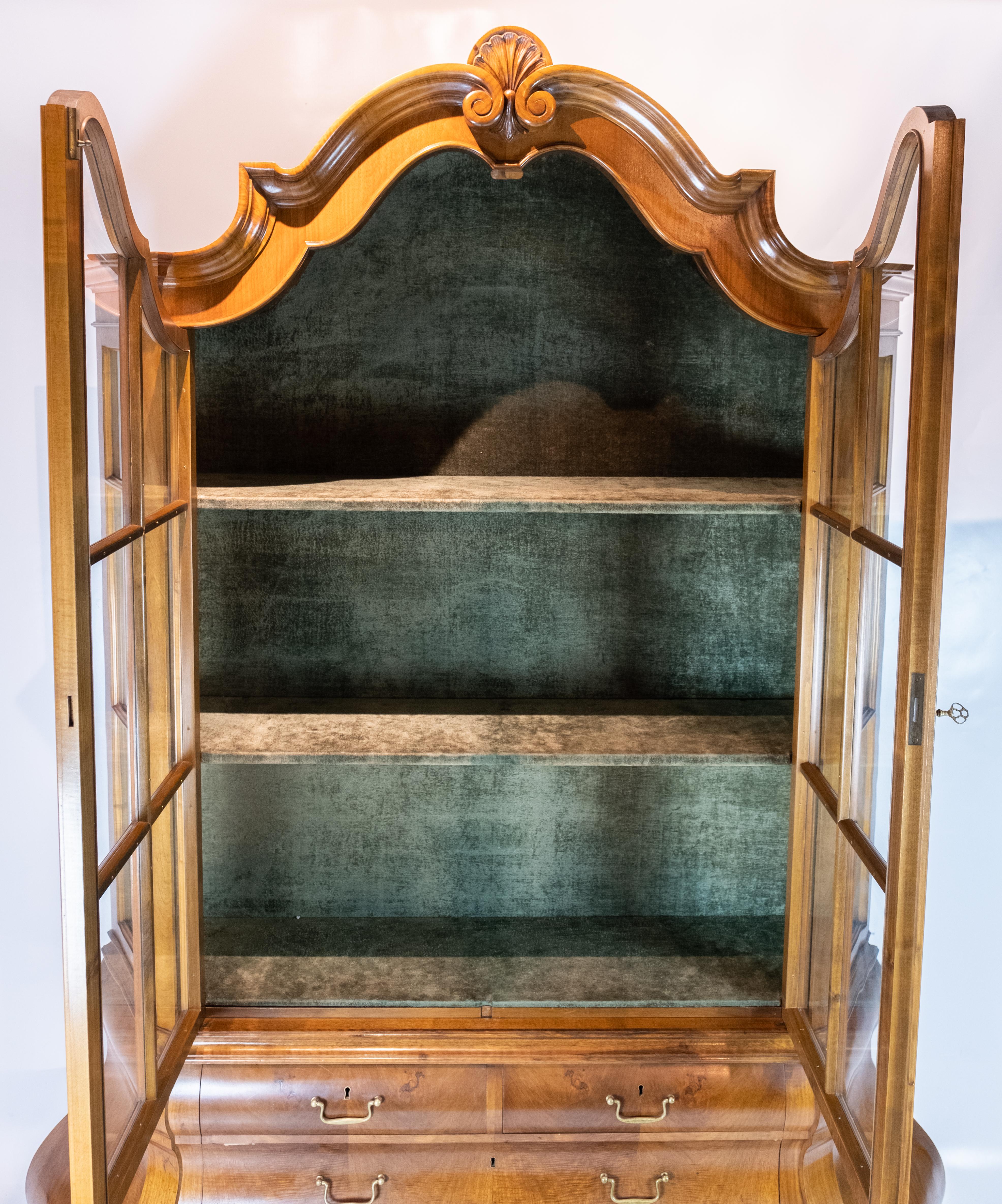 Rococo Shaped Glass Cabinet of Hand Polished Walnut, 1910 For Sale 3