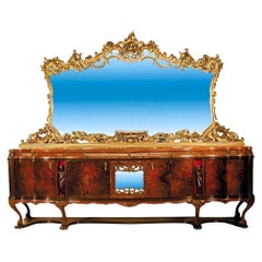 Buffet rococo avec miroir doré et figures sculptées. Italie, années 1920.