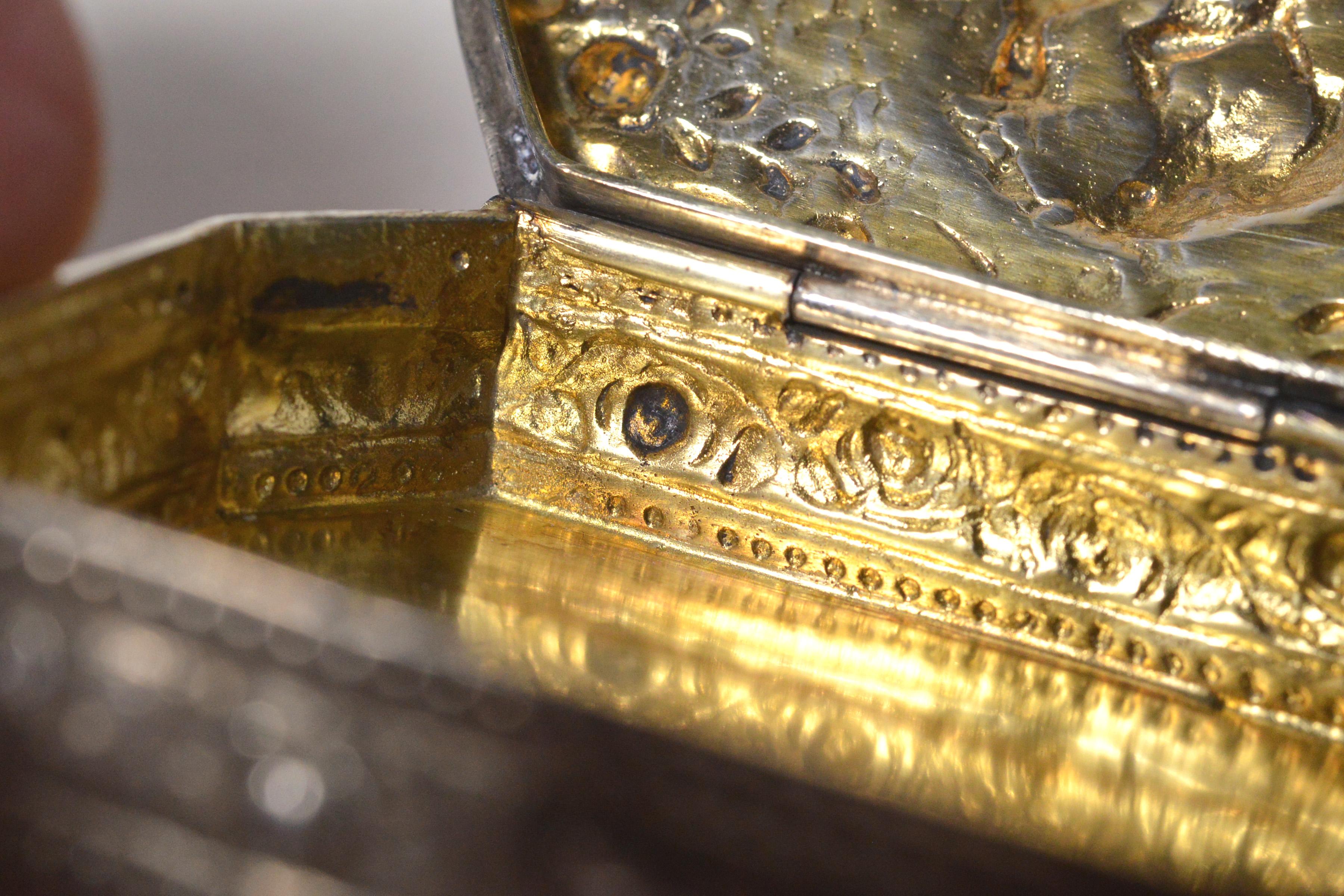 Rococo silver trinket box Lovers in park Late 18th century 800 Hallmark For Sale 1
