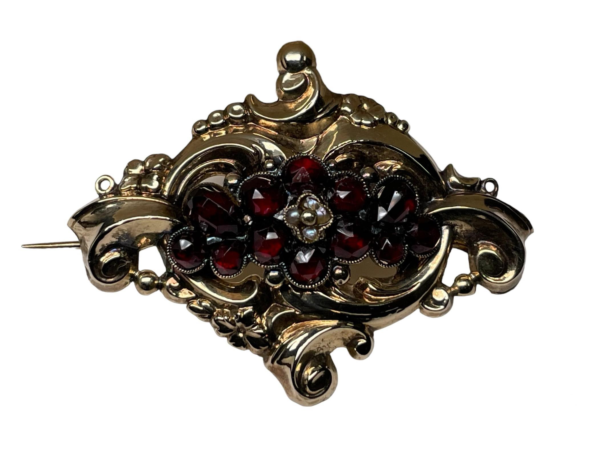 Round Cut Rococo Style 14K Yellow Gold Garnet And Pearl For Sale
