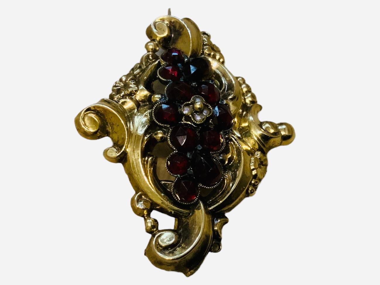 Rococo Style 14K Yellow Gold Garnet And Pearl  For Sale 1