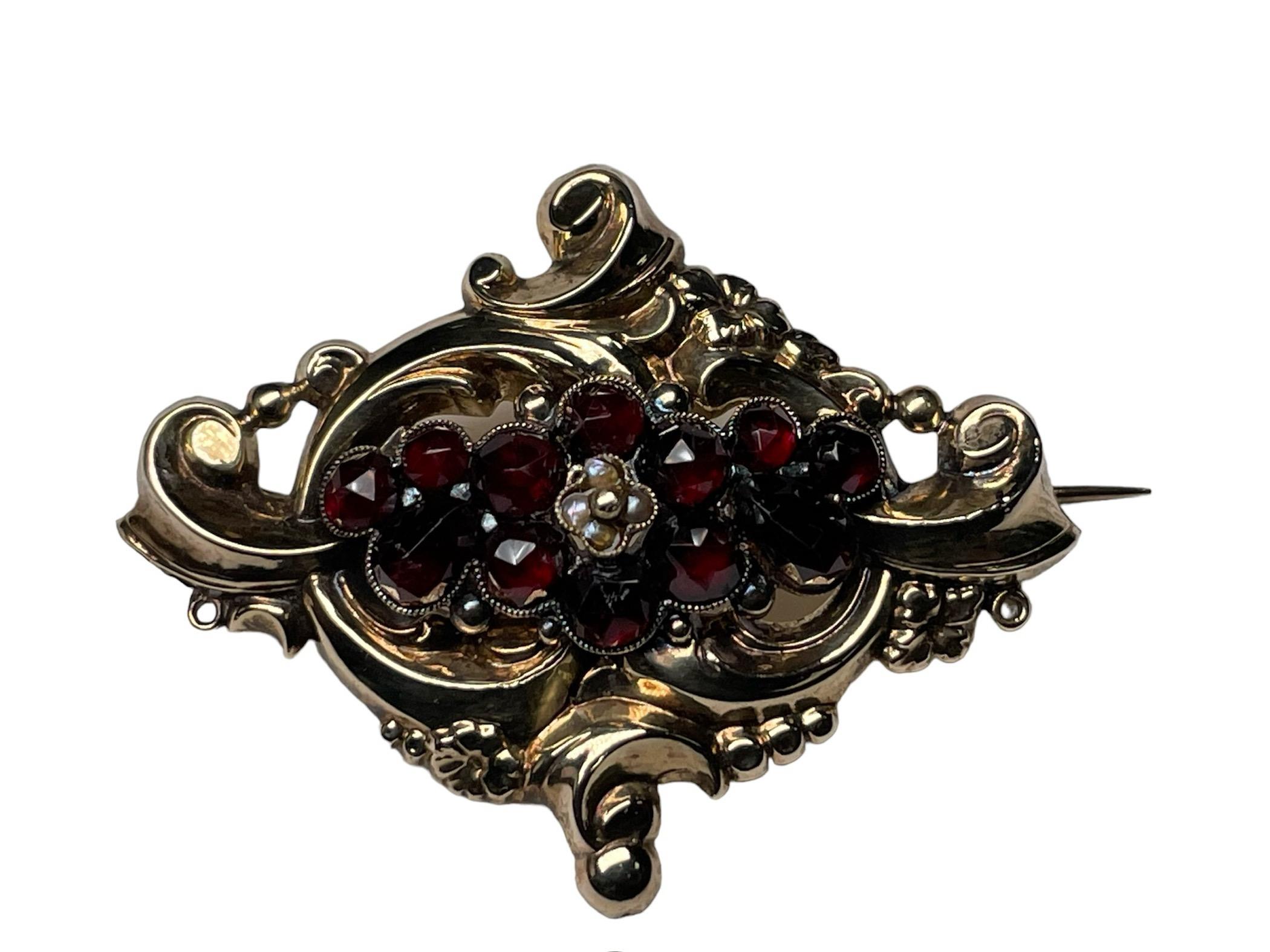 Rococo Style 14K Yellow Gold Garnet And Pearl For Sale 1