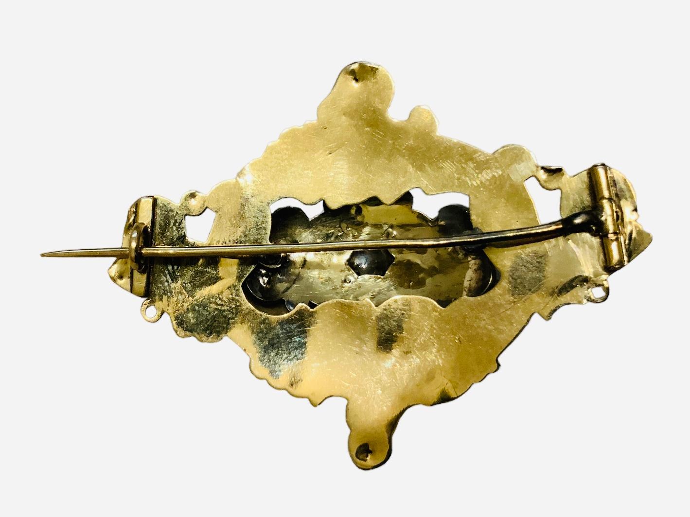 De style rocococo en or jaune 14 carats, grenat et perle  en vente 1