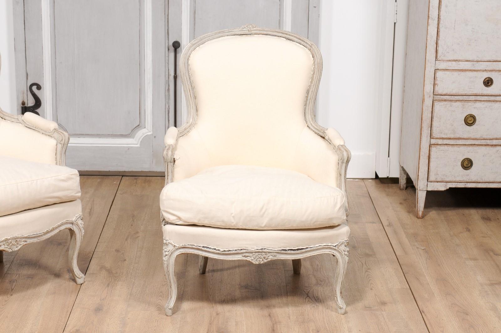Rococo Style 1890s Swedish Light Grey Painted and Carved Bergères Chairs, a Pair 7