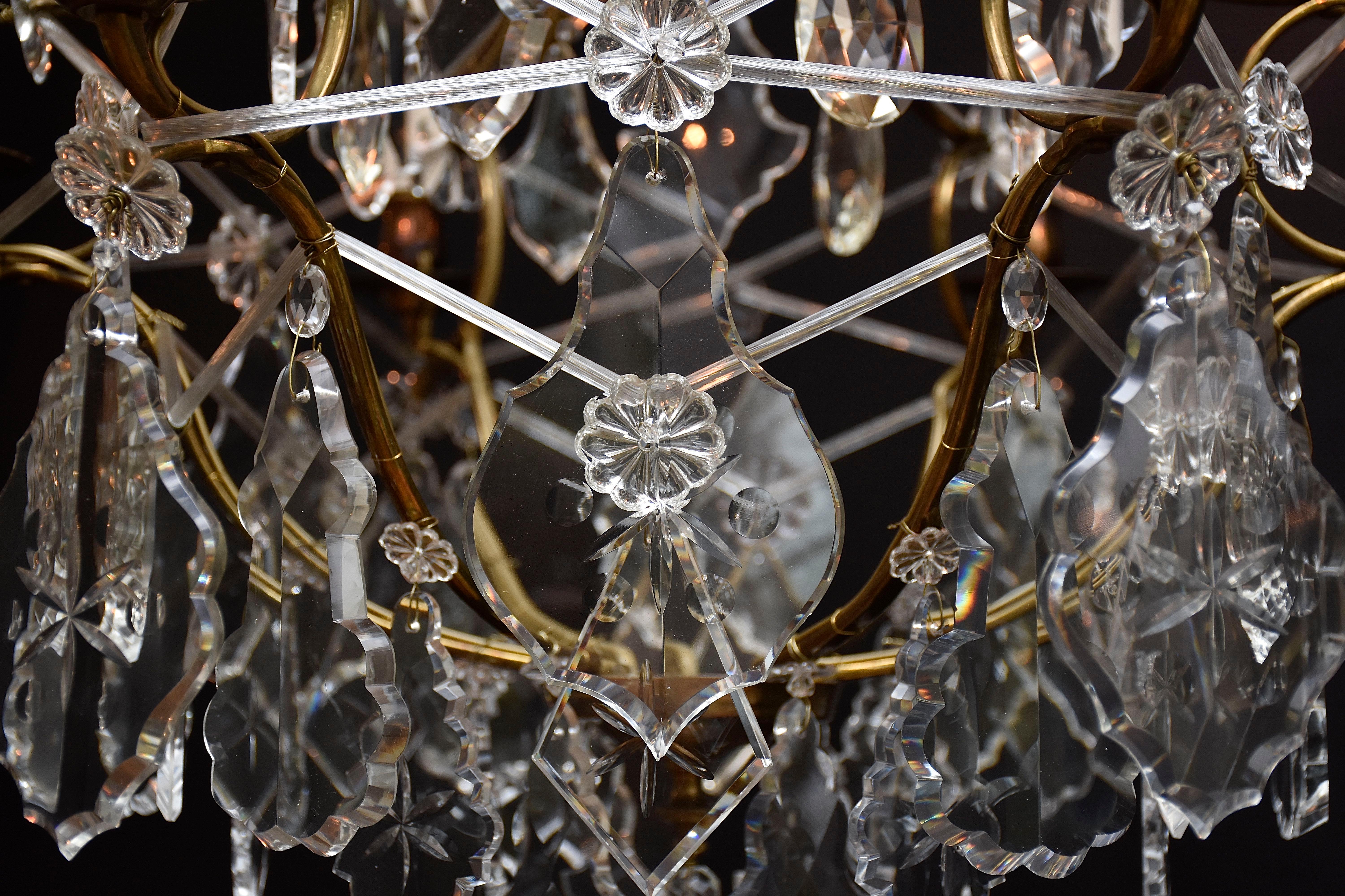 Lampadario in ottone e cristallo in stile rococò in vendita 3