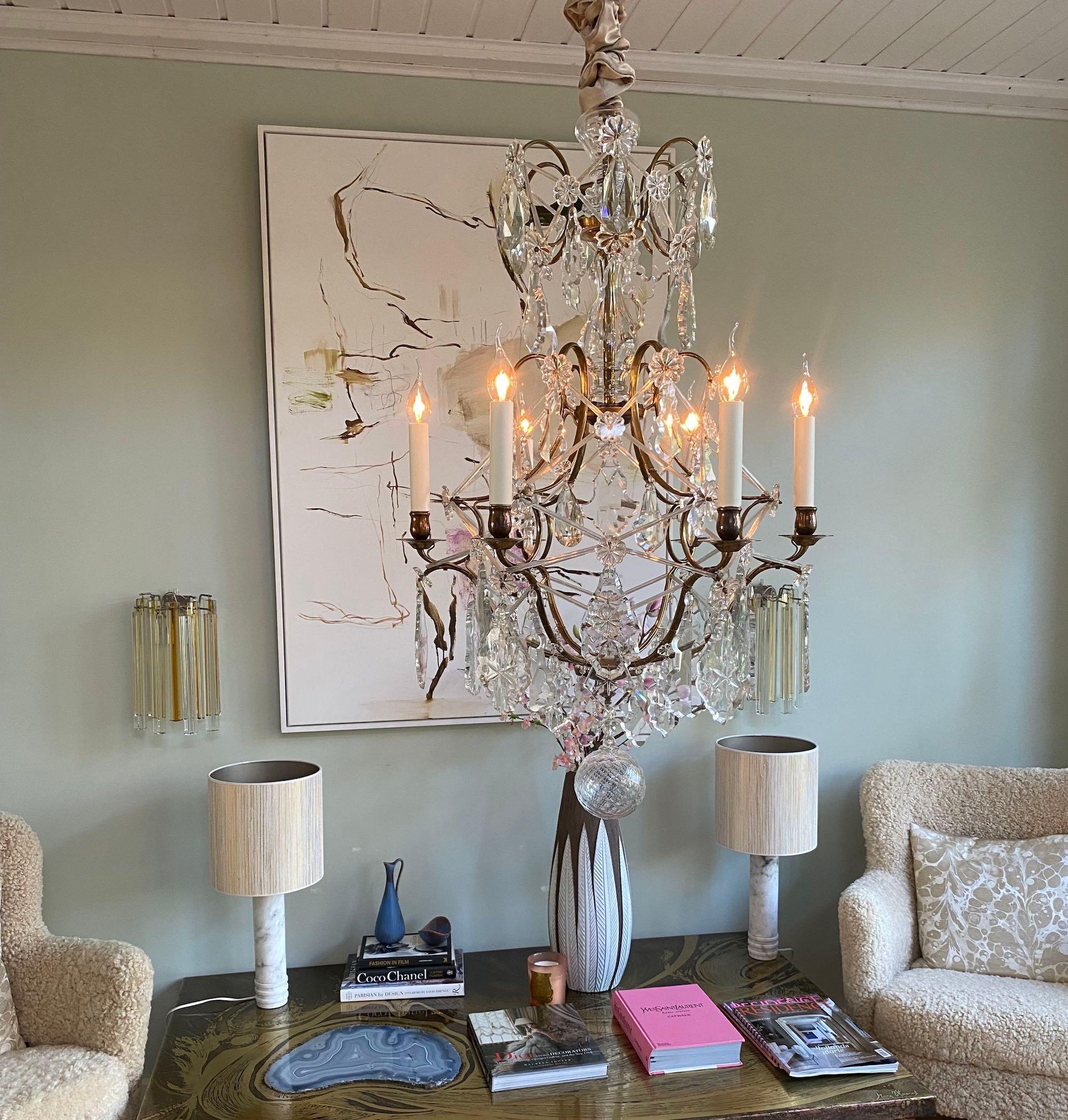 Rococò Lampadario in ottone e cristallo in stile rococò in vendita