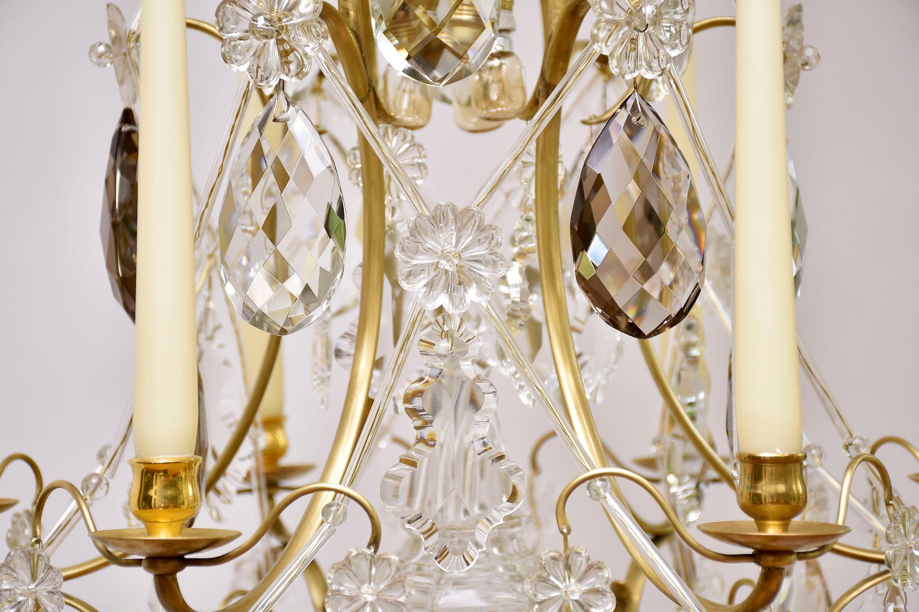 Laiton Lustre en laiton et cristal de style rococo en vente