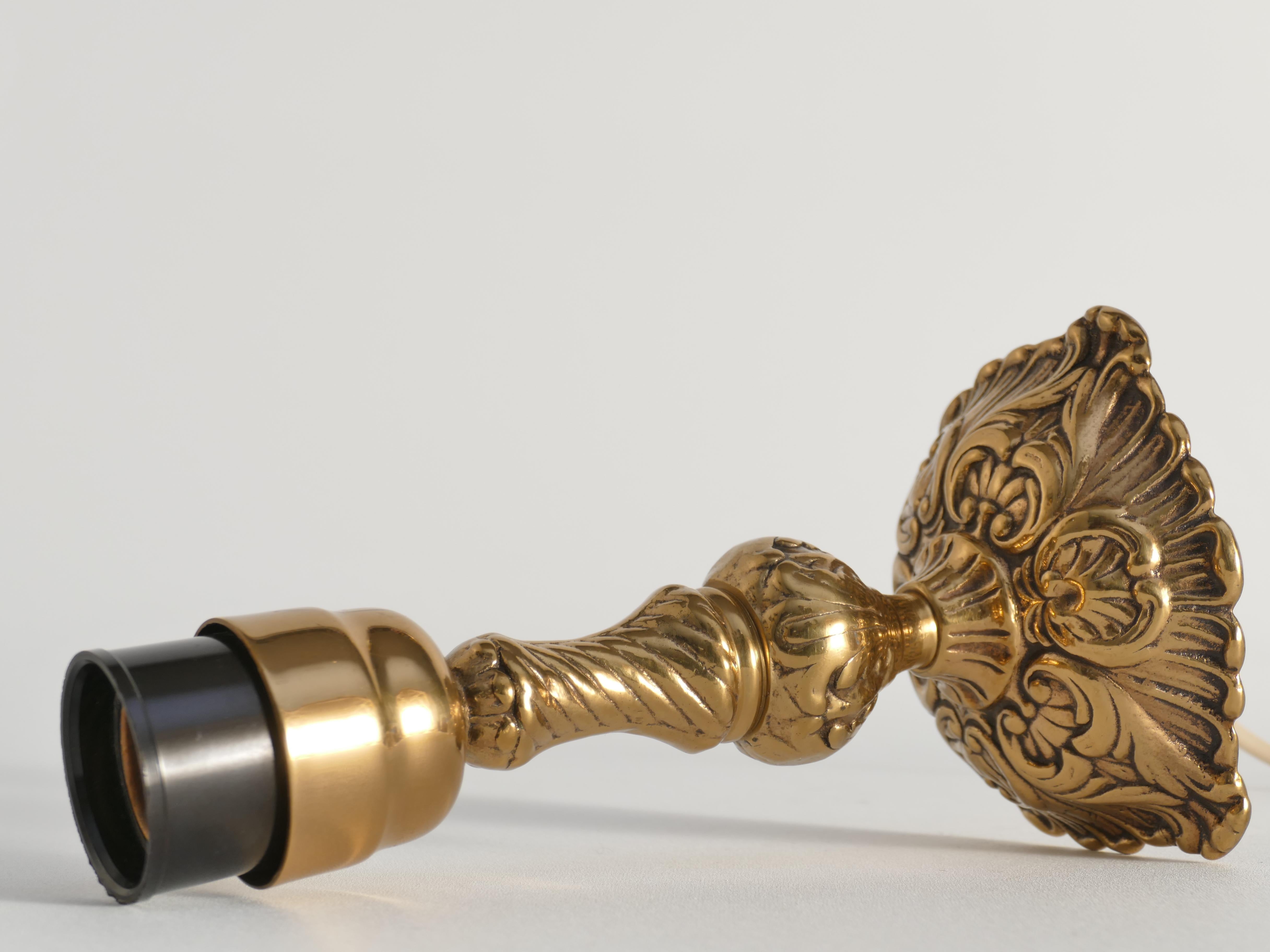 Lampada da tavolo in ottone in stile rococò Modello 403 di Gnosjö Metall & Armatur, anni '30 in vendita 1