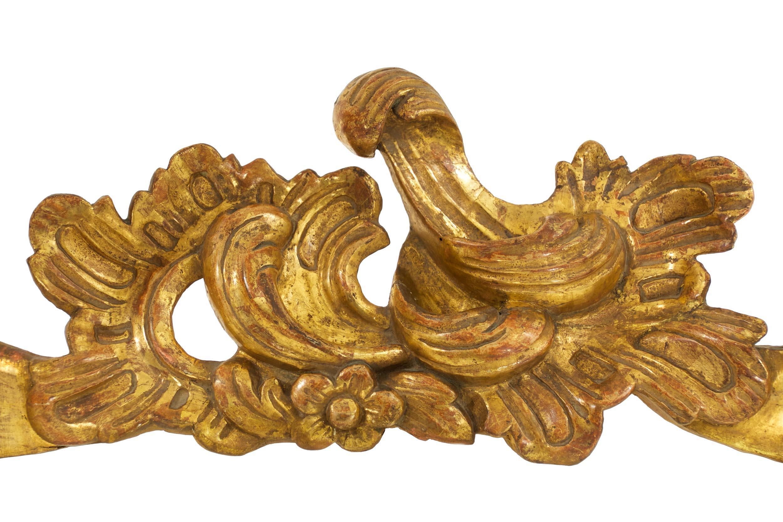 Antiker Konsolentisch aus geschnitztem vergoldetem Holz im Rokoko-Stil des 19. Jahrhunderts im Angebot 3