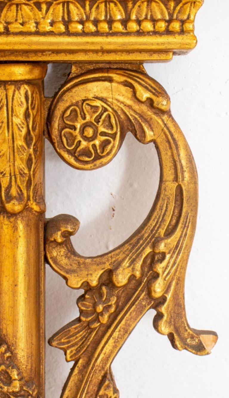 Miroir en bois doré sculpté de style rococo en vente 1