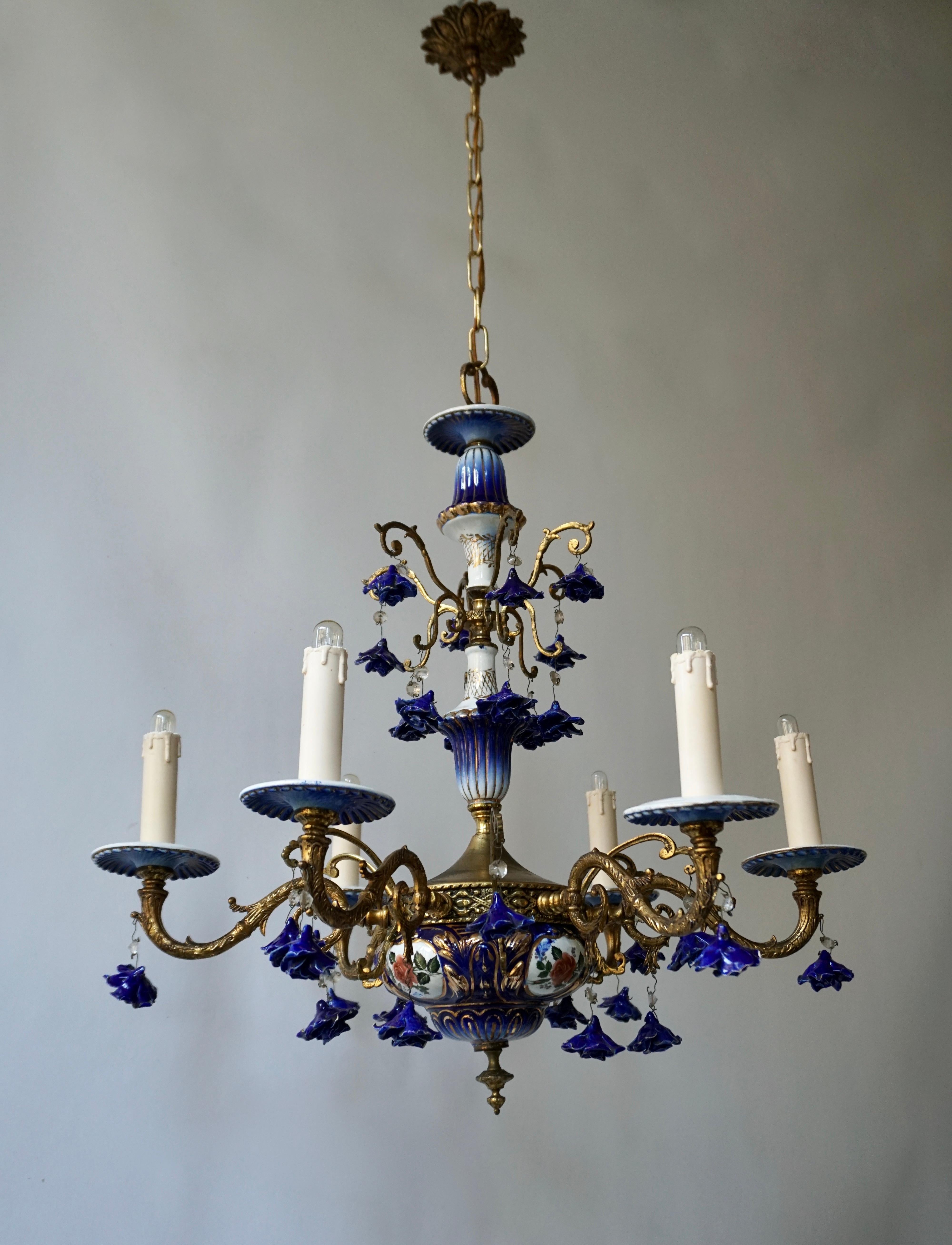 Very rare on the market, impressive neo-Rococo metal chandelier, beautifully decorated with purple porcelain applications and roses flowers.
 
Extremely graceful and shapely, with an extremely rich rocaille pattern. 

It will look great in the