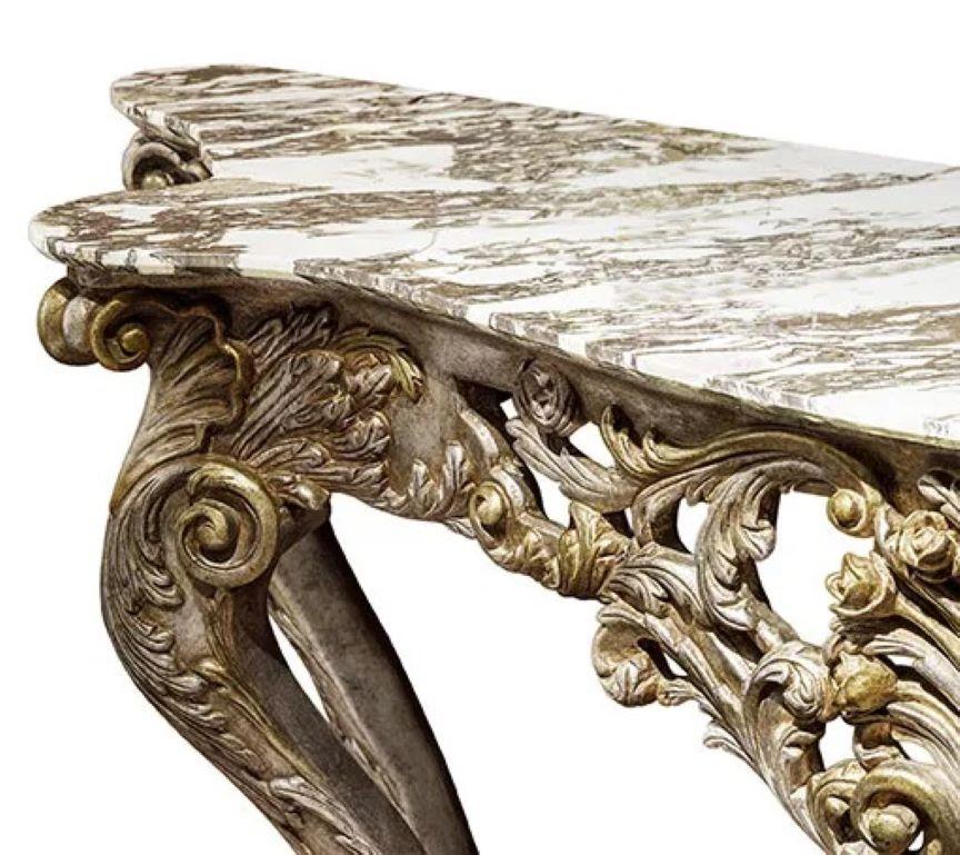 Rococo Console de style rococo sculptée à la main, en bois massif, fleurs et plateau en marbre en vente