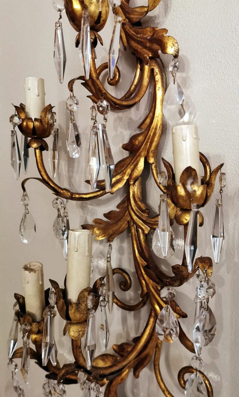 Hand-Carved Rococo Style Florentine Wall Sconce in Gilded Iron and Crystals