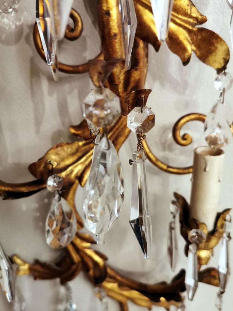 20th Century Rococo Style Florentine Wall Sconce in Gilded Iron and Crystals