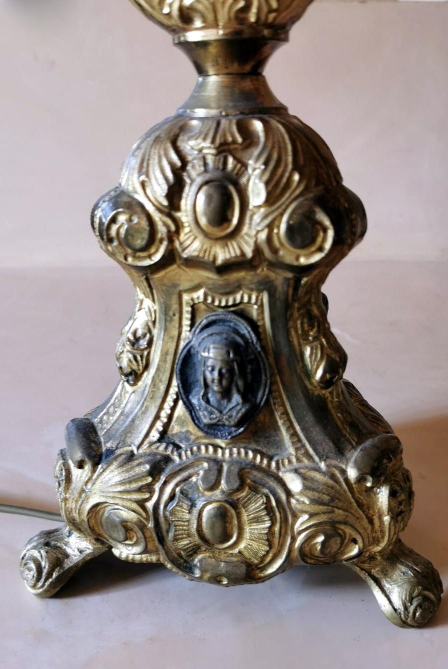 Rococo Style French Table Lamp in Chiseled Brass and Pongé Fabric Lampshade 1