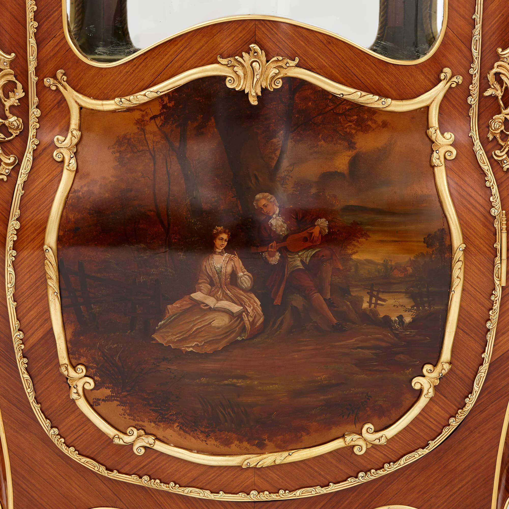 Vernis Martin-Vitrinenschrank im Rokoko-Stil aus vergoldeter Bronze (Vergoldet) im Angebot