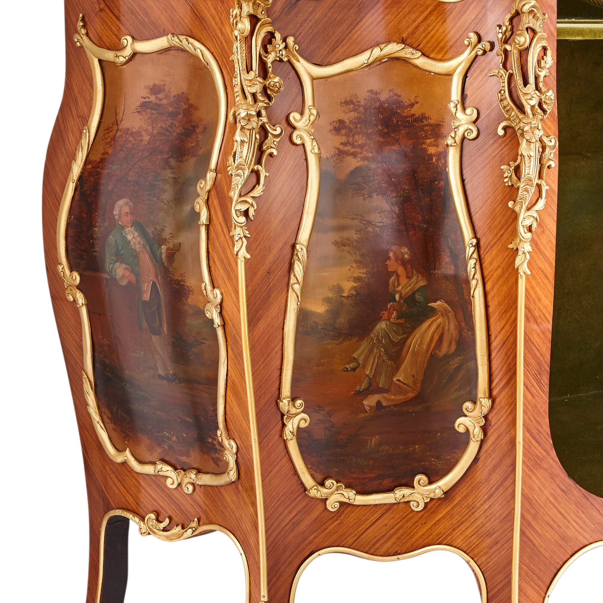 Vernis Martin-Vitrinenschrank im Rokoko-Stil aus vergoldeter Bronze im Zustand „Gut“ im Angebot in London, GB