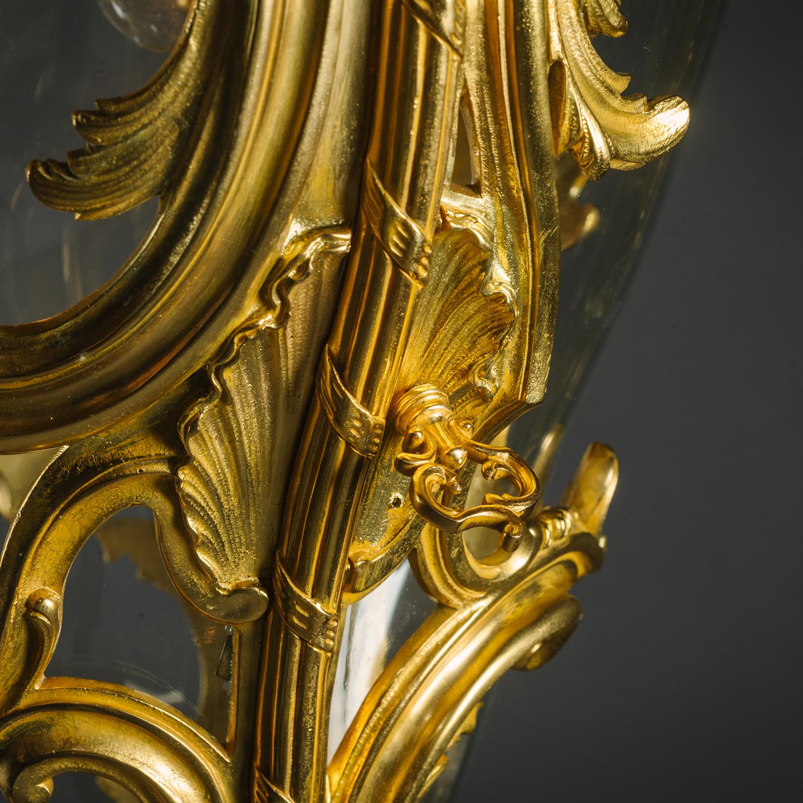  Lanterne d'entrée de style rococo en bronze doré en vente 1