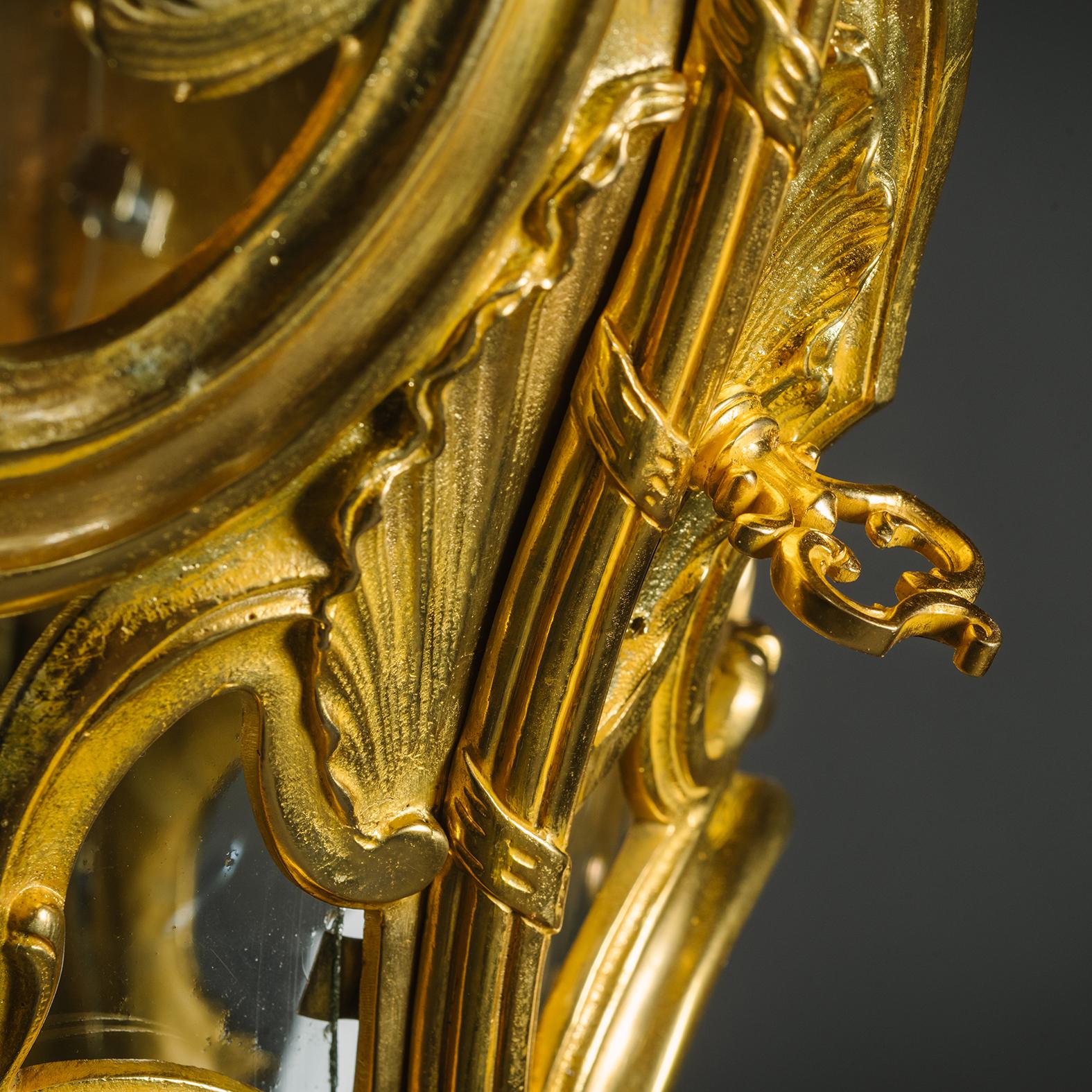  Lanterne d'entrée de style rococo en bronze doré en vente 2