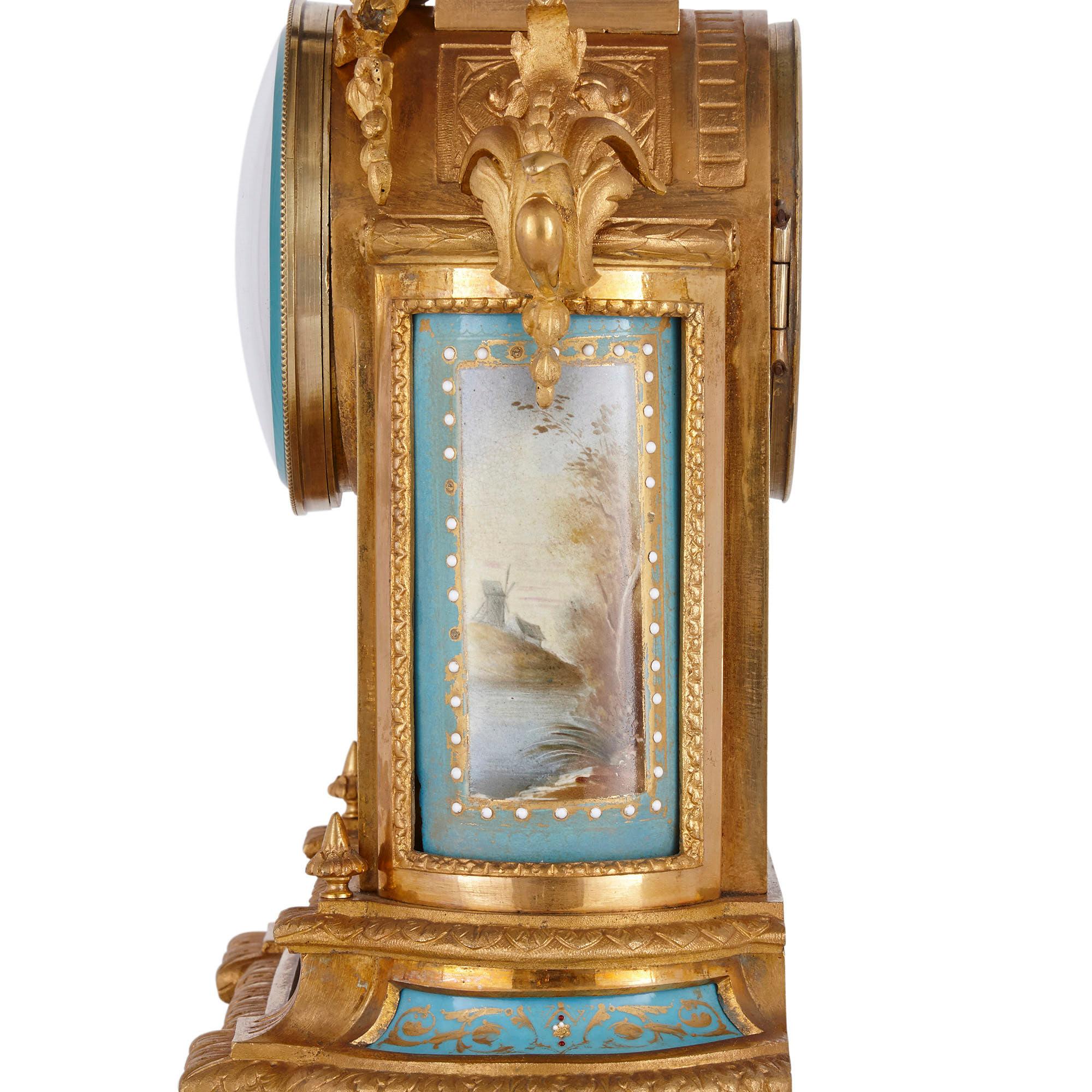 Uhren-Garnitur aus vergoldeter Bronze im Rokoko-Stil aus Porzellan im Zustand „Gut“ im Angebot in London, GB